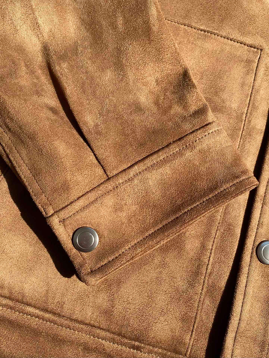 Brunello Cucinelli Braune Veloursleder-Jacke für Herren – Elegante Freizeitjacke mit Druckknöpfen