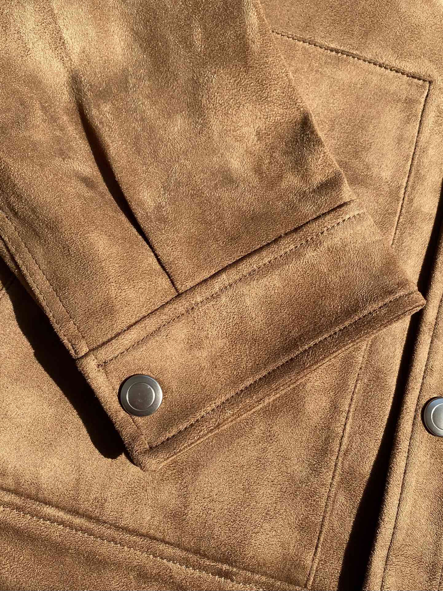 Brunello Cucinelli Braune Veloursleder-Jacke für Herren – Elegante Freizeitjacke mit Druckknöpfen