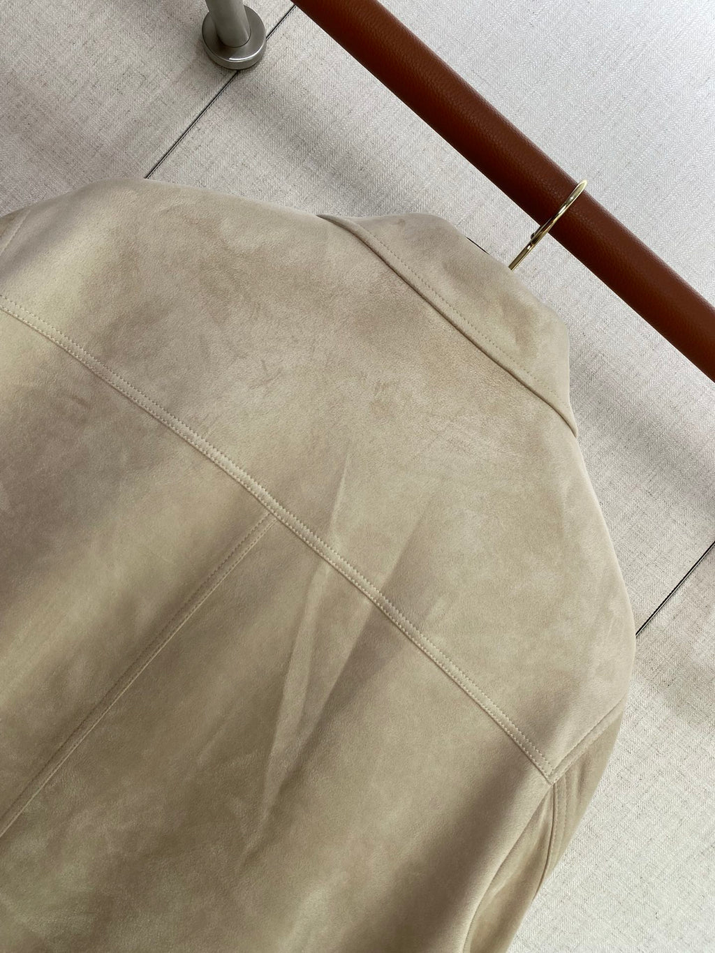 Brunello Cucinelli Hellbeige Velours-Lederjacke für Herren – Elegante Jacke mit Druckknöpfen