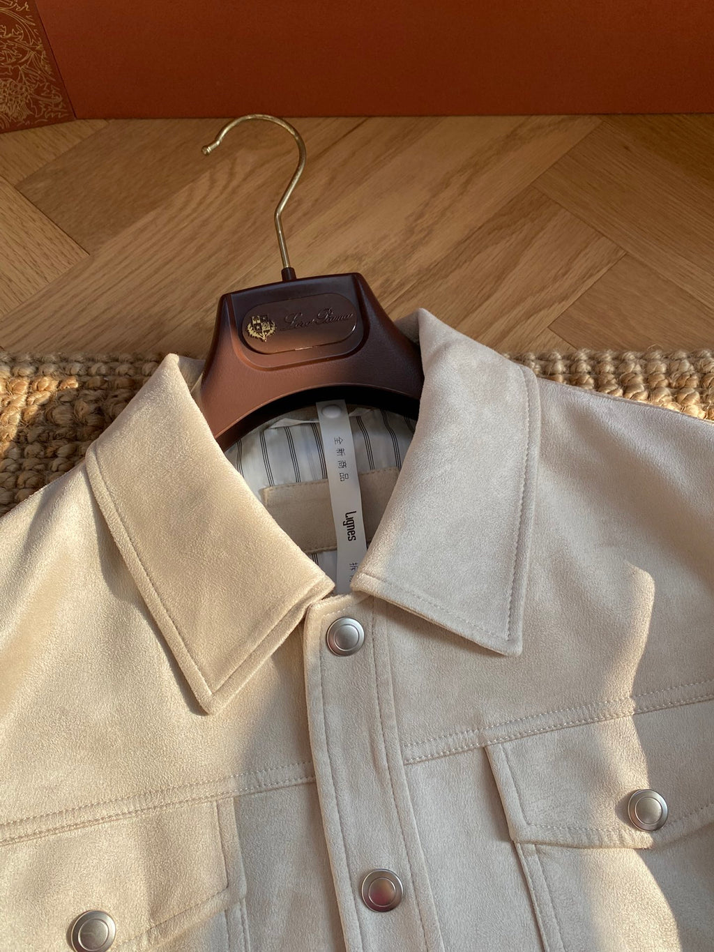 Brunello Cucinelli Hellbeige Velours-Lederjacke für Herren – Elegante Jacke mit Druckknöpfen