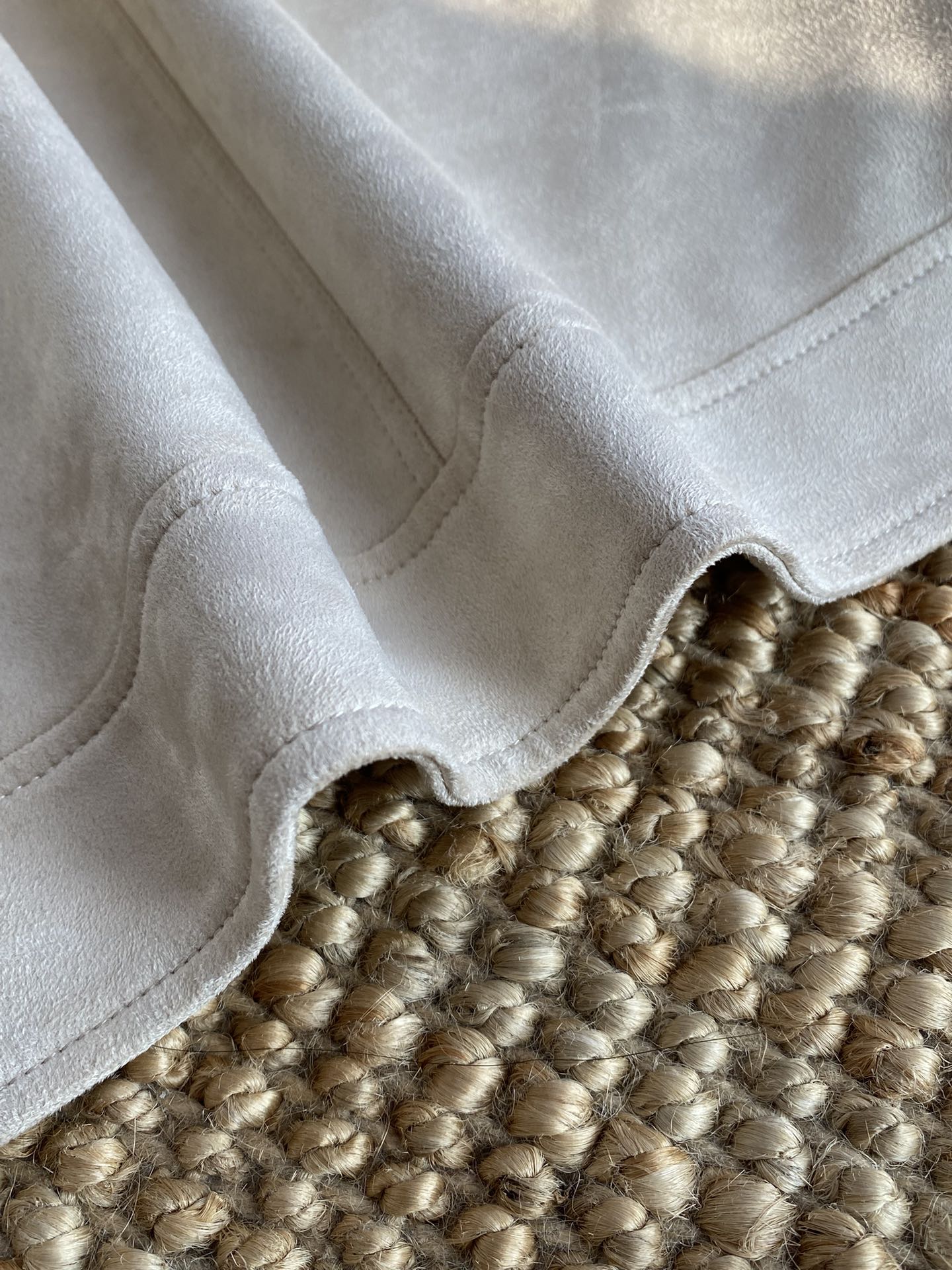 Brunello Cucinelli Hellbeige Velours-Lederjacke für Herren – Elegante Jacke mit Druckknöpfen