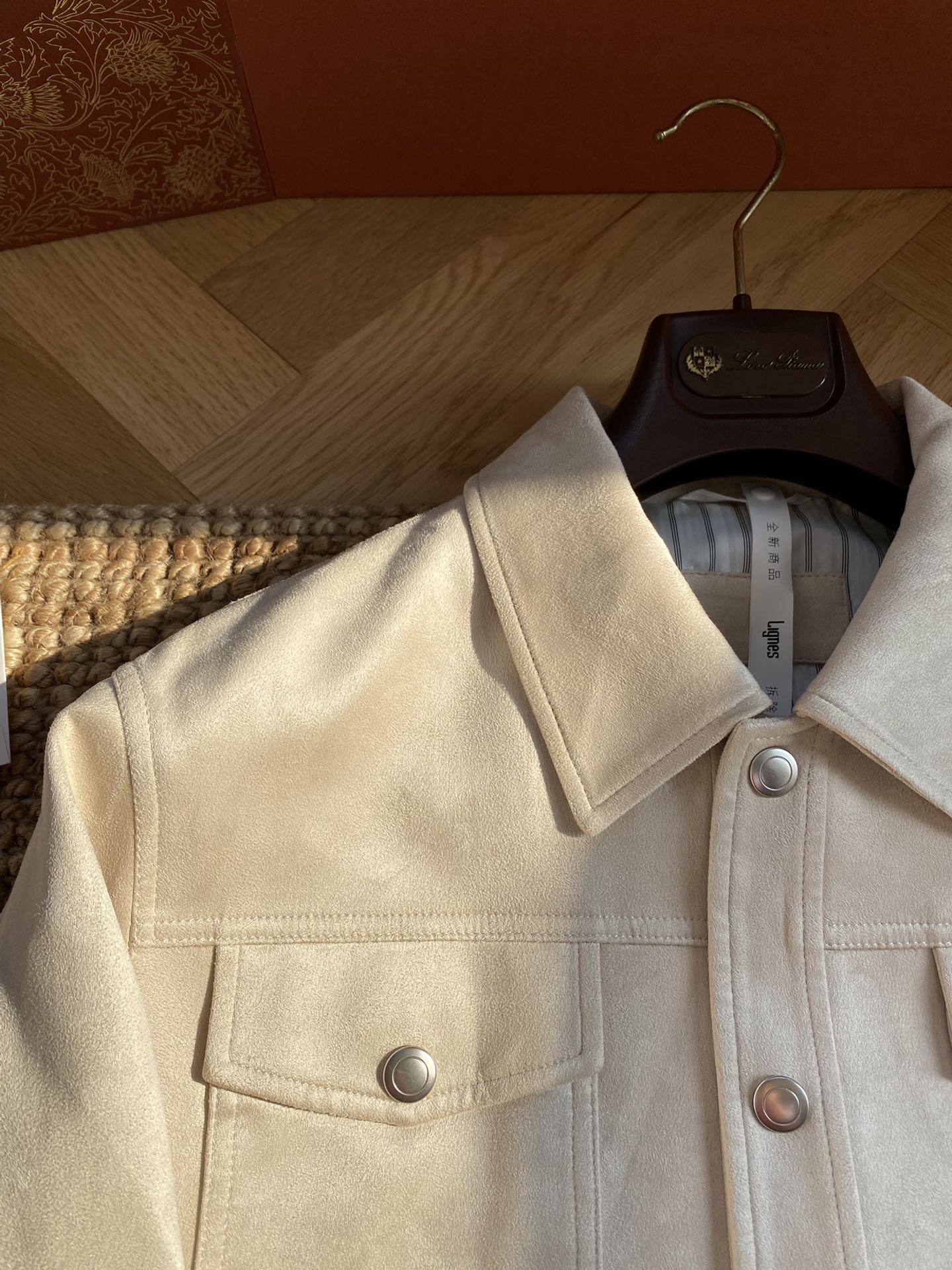 Brunello Cucinelli Hellbeige Velours-Lederjacke für Herren – Elegante Jacke mit Druckknöpfen