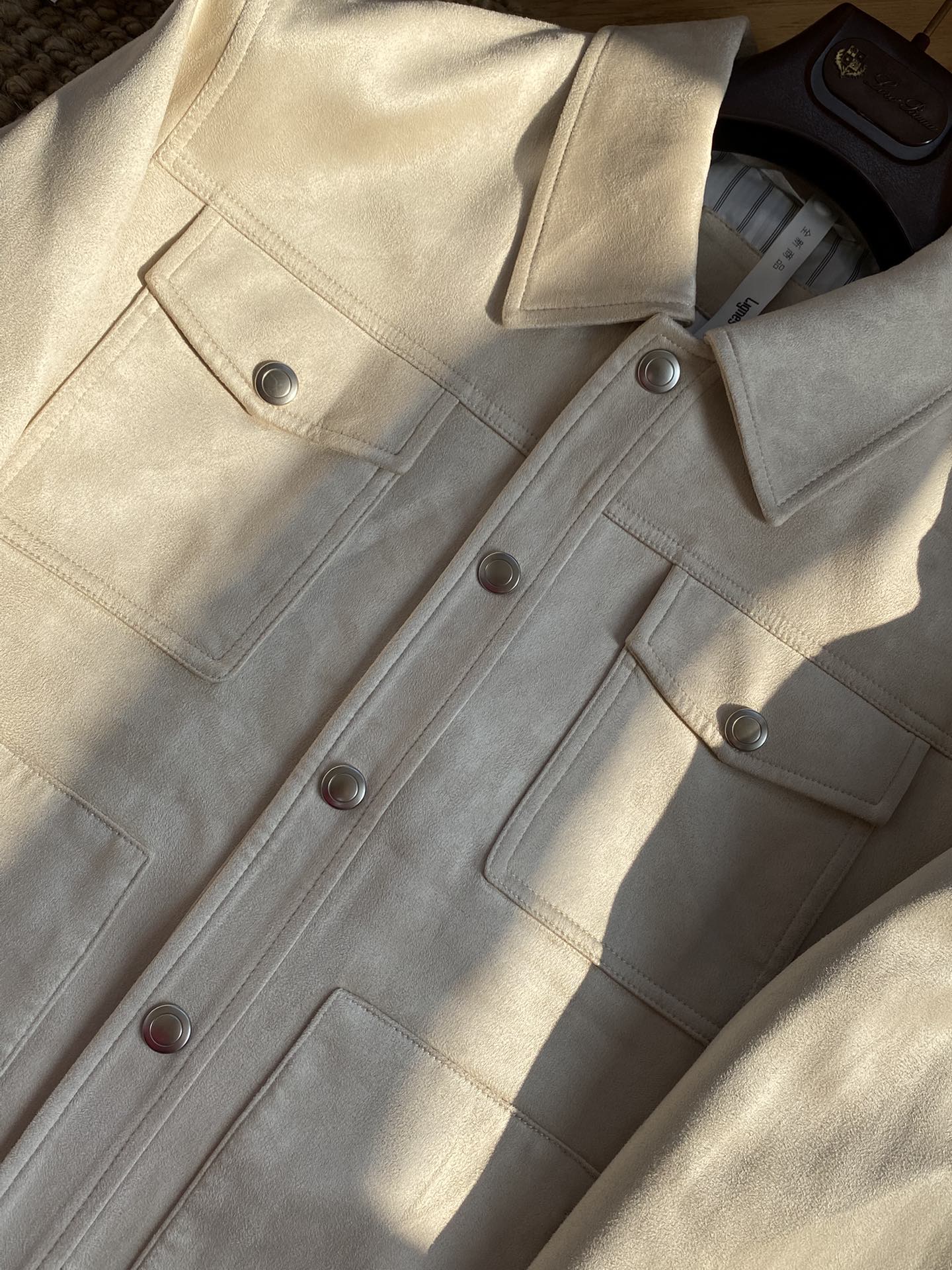 Brunello Cucinelli Hellbeige Velours-Lederjacke für Herren – Elegante Jacke mit Druckknöpfen