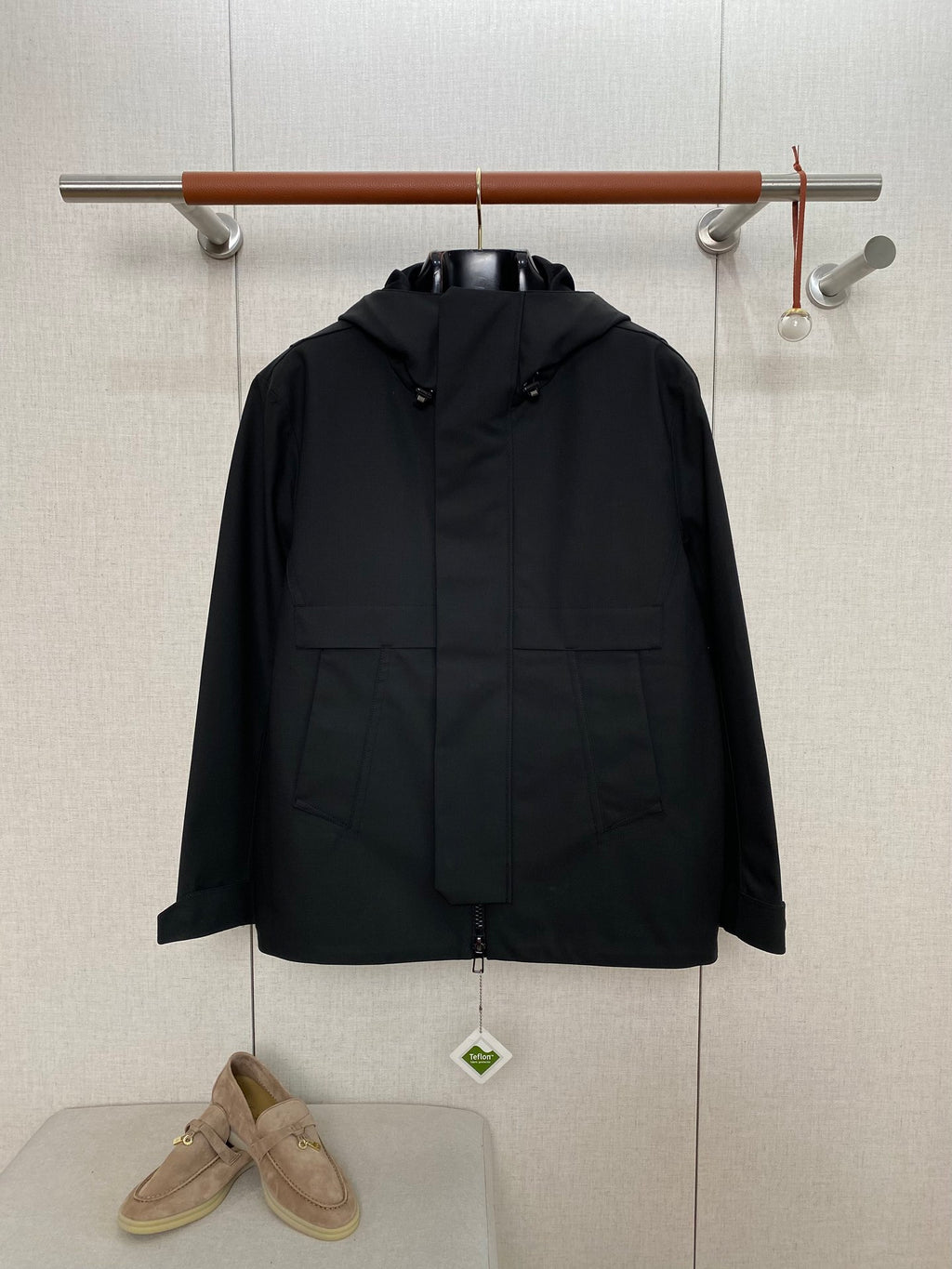 Loro Piana Schwarze Herren Jacke mit Kapuze, Frontklappe und Pattentaschen
