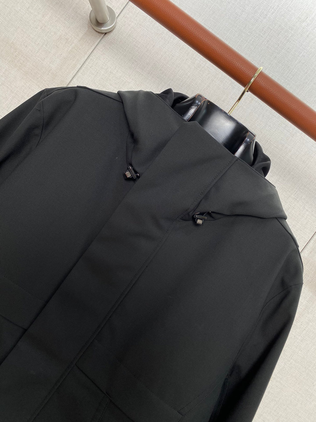 Loro Piana Schwarze Herren Jacke mit Kapuze, Frontklappe und Pattentaschen