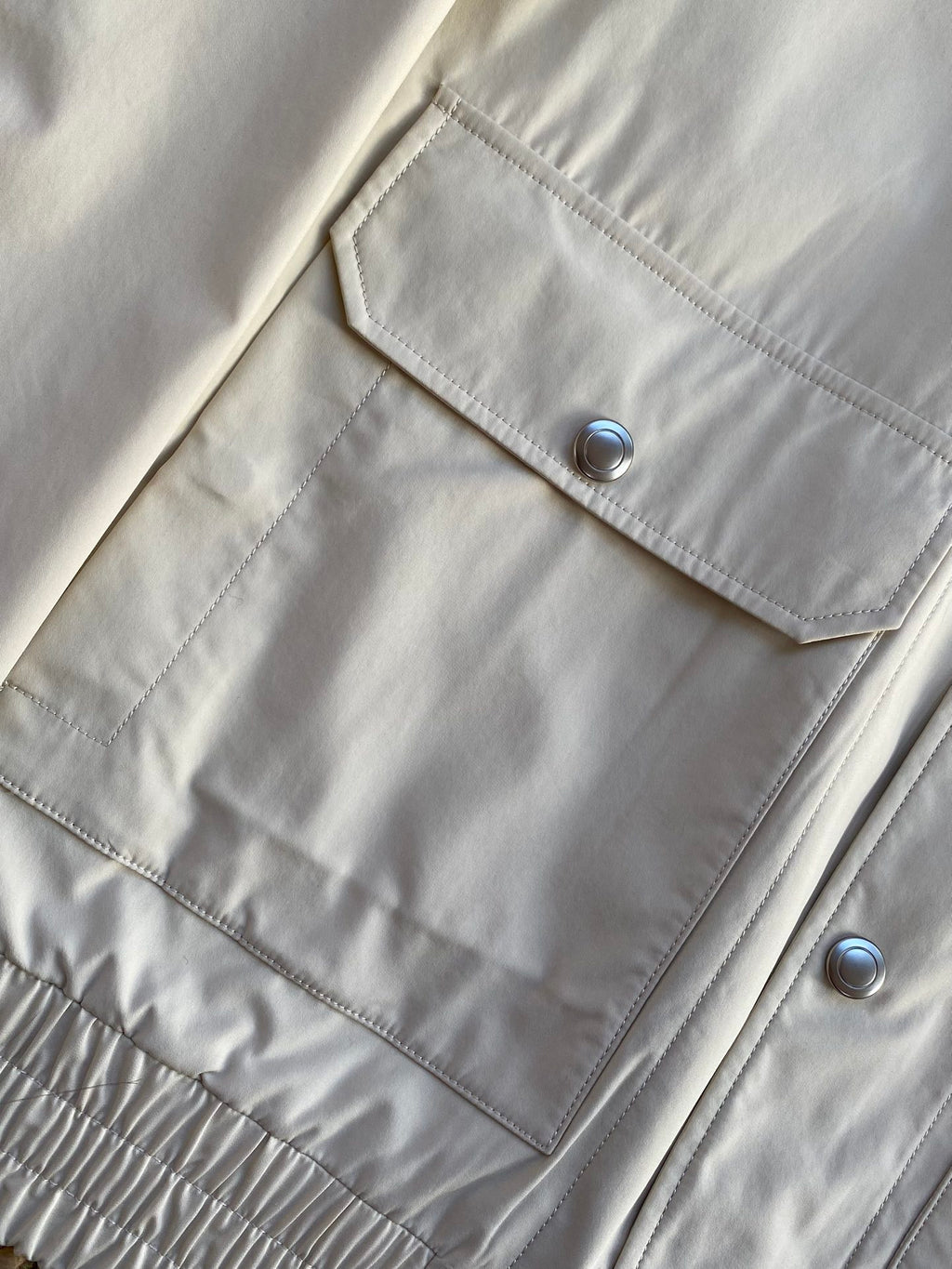 Brunello Cucinelli Hellbeige Herrenjacke – Leichte Übergangsjacke mit Druckknöpfen