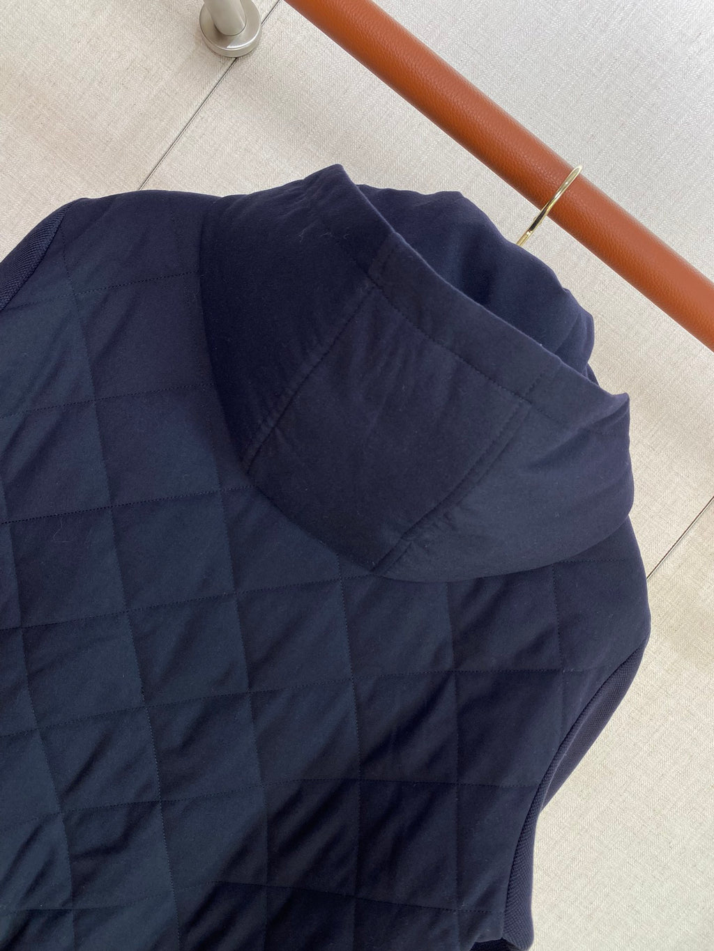 Loro Piana Dunkelblaue Herren Steppjacke mit Kapuze und Reissverschluss