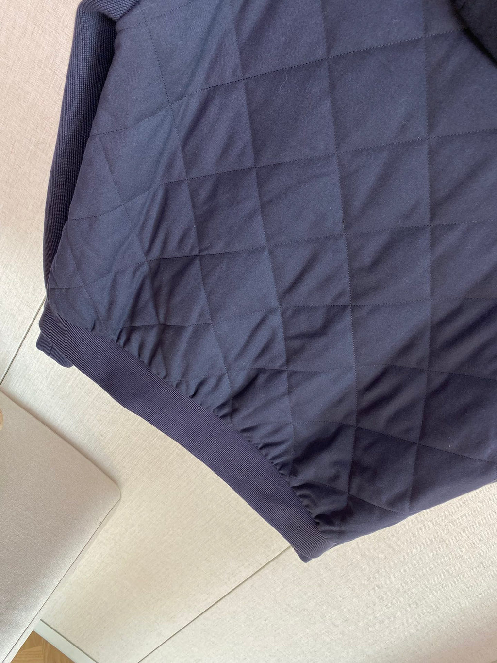 Loro Piana Dunkelblaue Herren Steppjacke mit Kapuze und Reissverschluss