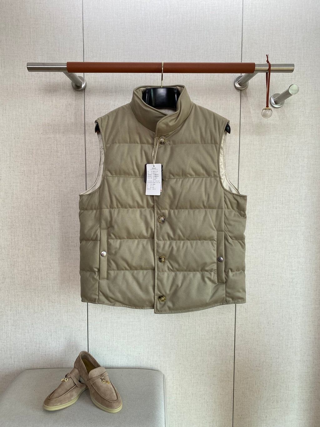 Brunello Cucinelli Herren Steppweste aus Baumwollmix in Khaki mit Stehkragen