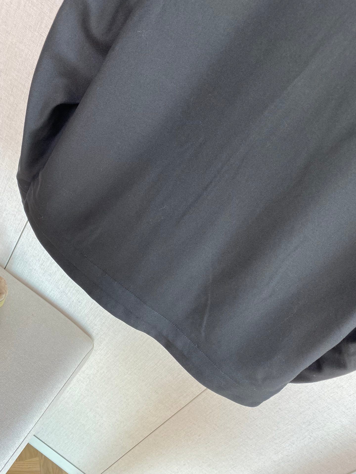 Loro Piana Schwarze Herren Jacke mit Brusttaschen und Knopfdetails aus glattem Material