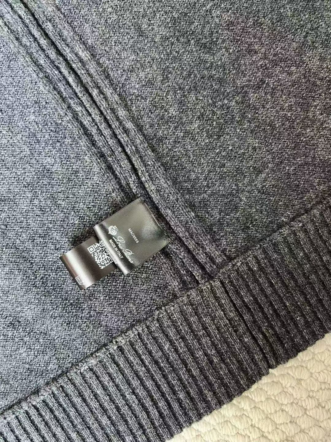 Loro Piana Strickjacke aus recyceltem Polyester Dunkelgrau