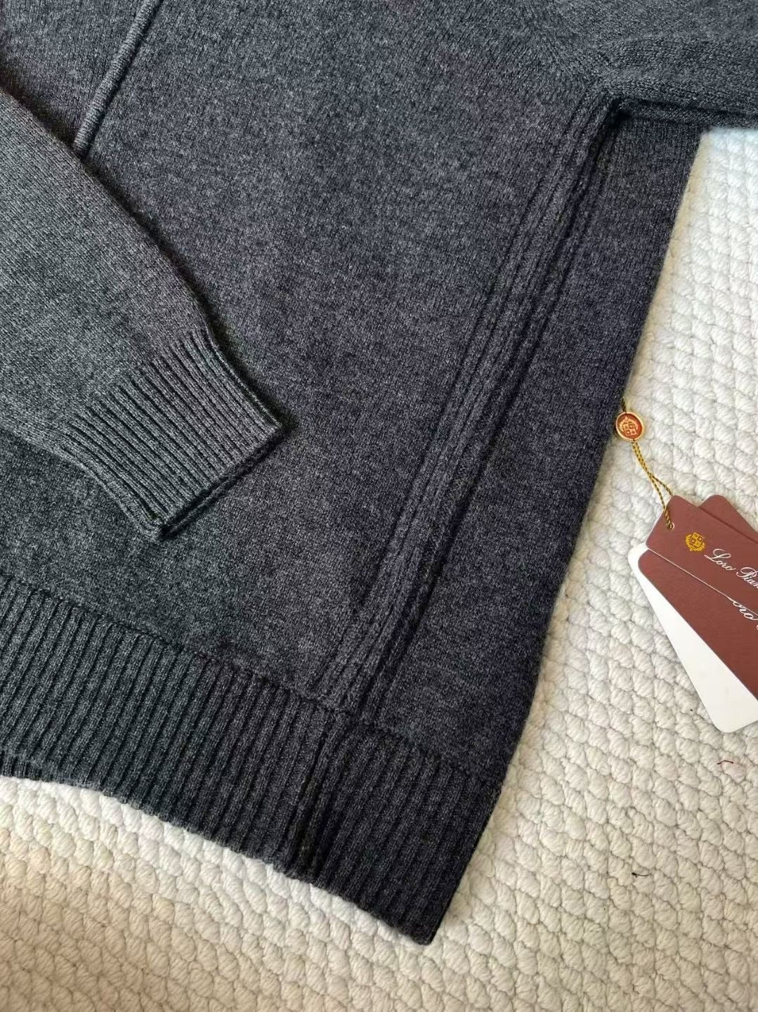 Loro Piana Strickjacke aus recyceltem Polyester Dunkelgrau