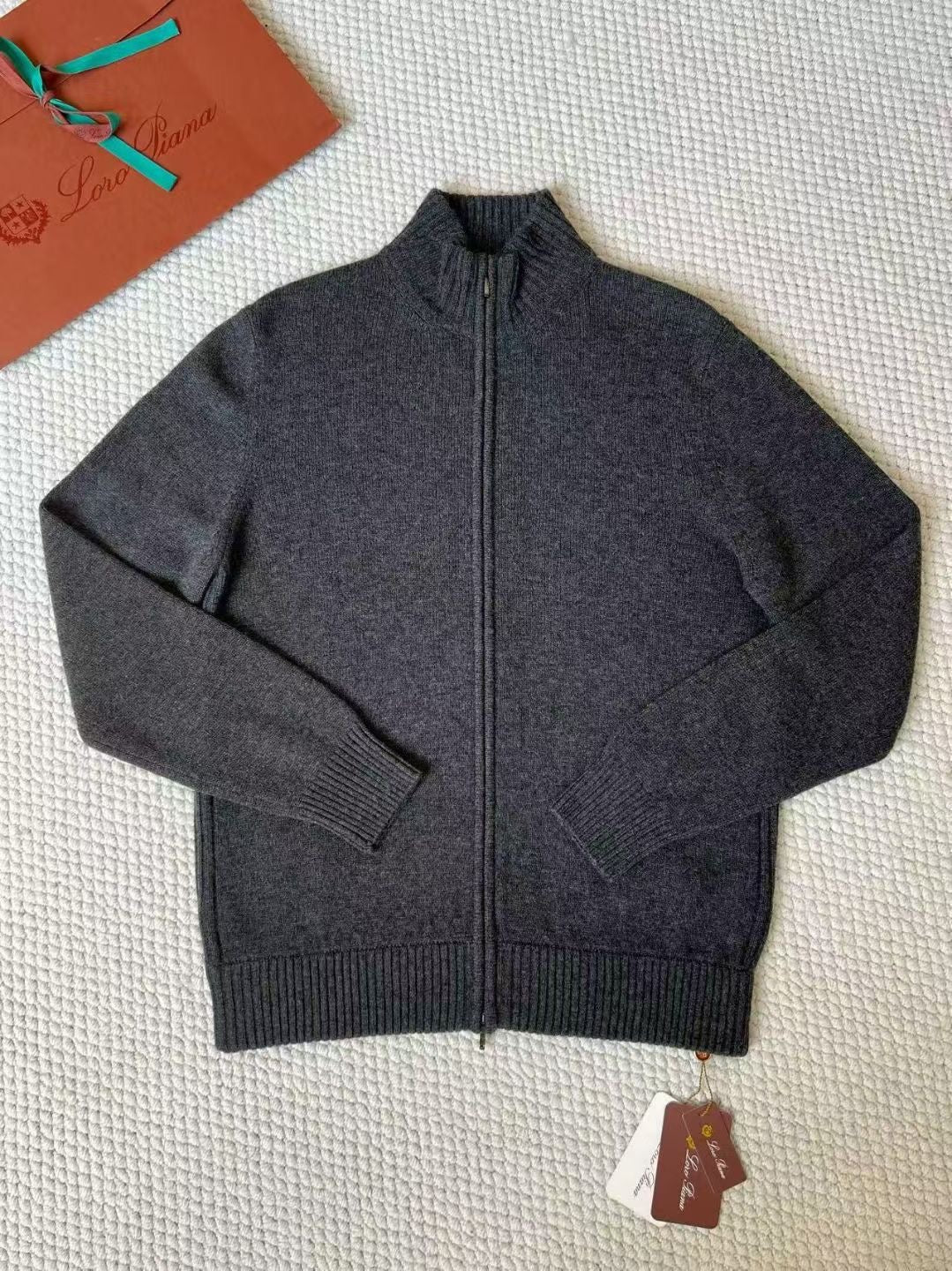 Loro Piana Strickjacke aus recyceltem Polyester Dunkelgrau