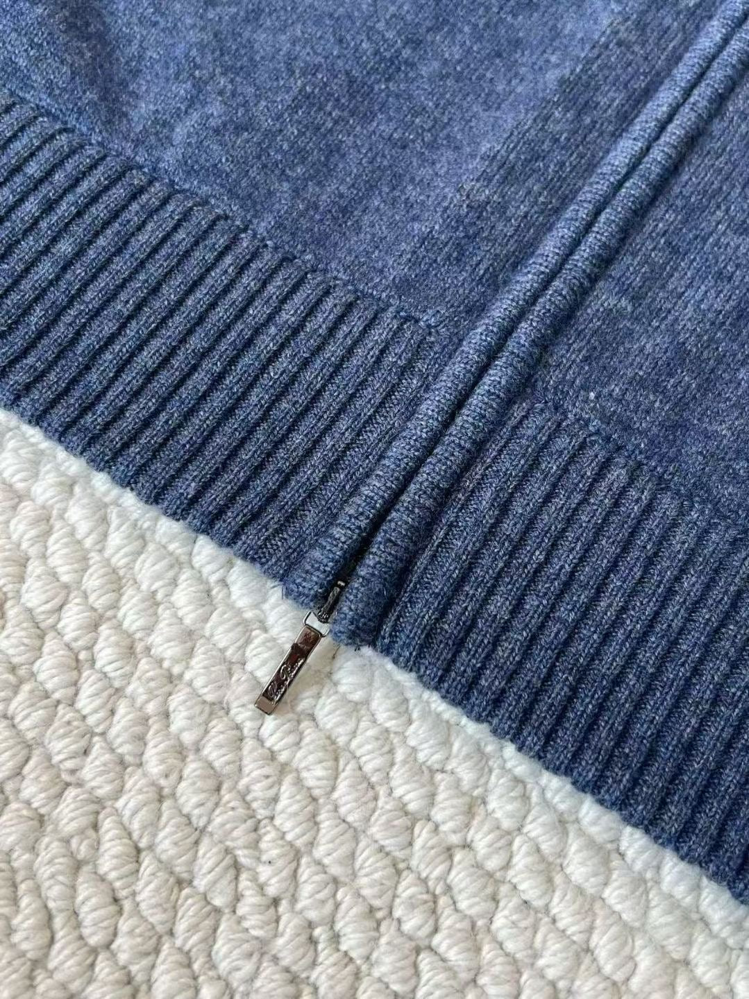 Loro Piana Strickjacke aus blauem Kaschmir mit Reissverschluss und gerippten Abschlüssen
