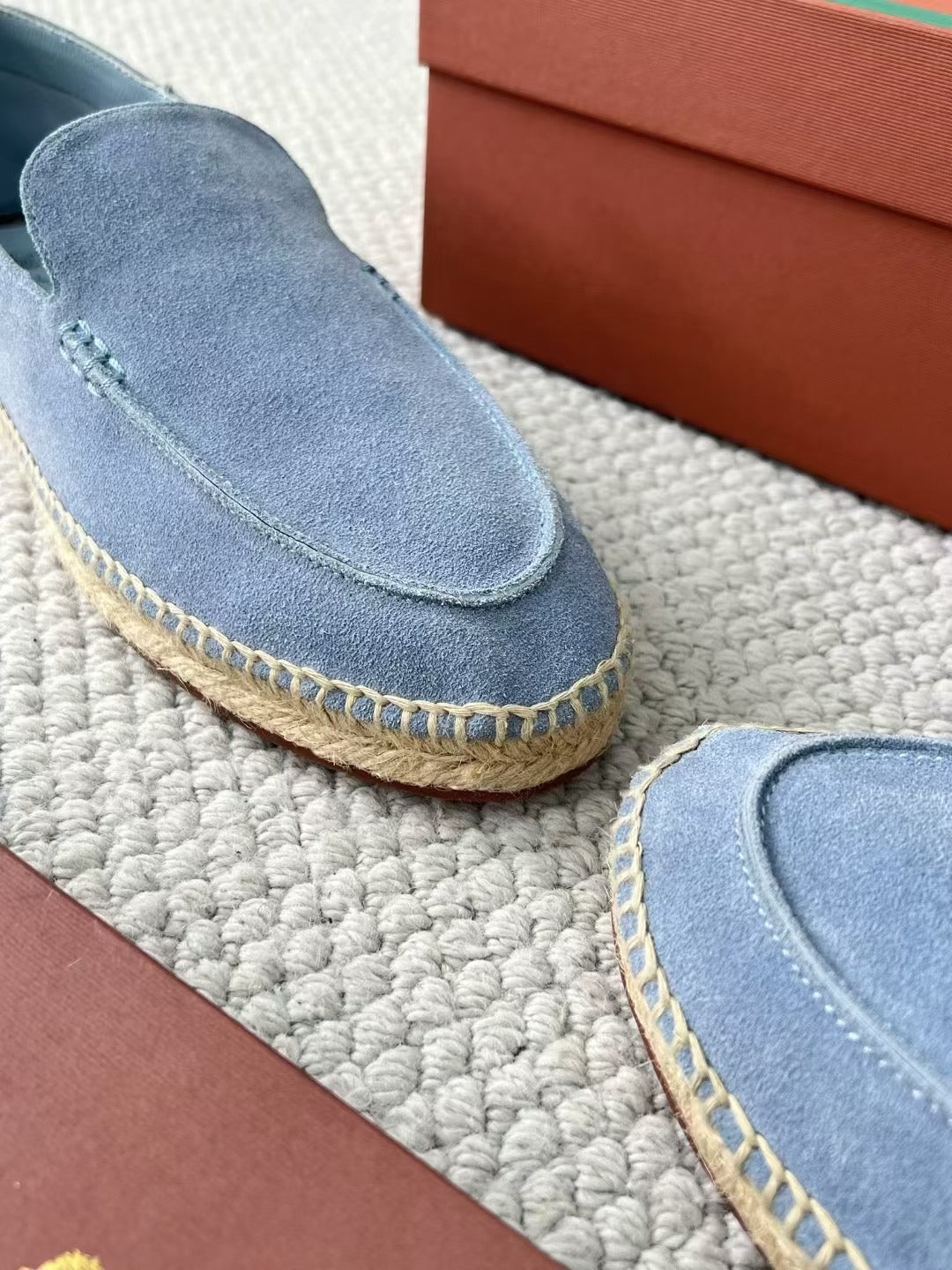 Loro Piana Mokassins aus hellblauem Wildleder