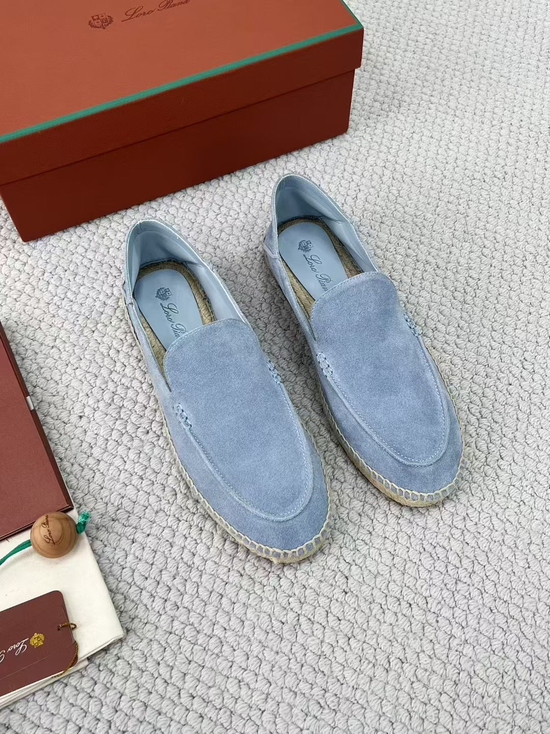 Loro Piana Mokassins aus hellblauem Wildleder