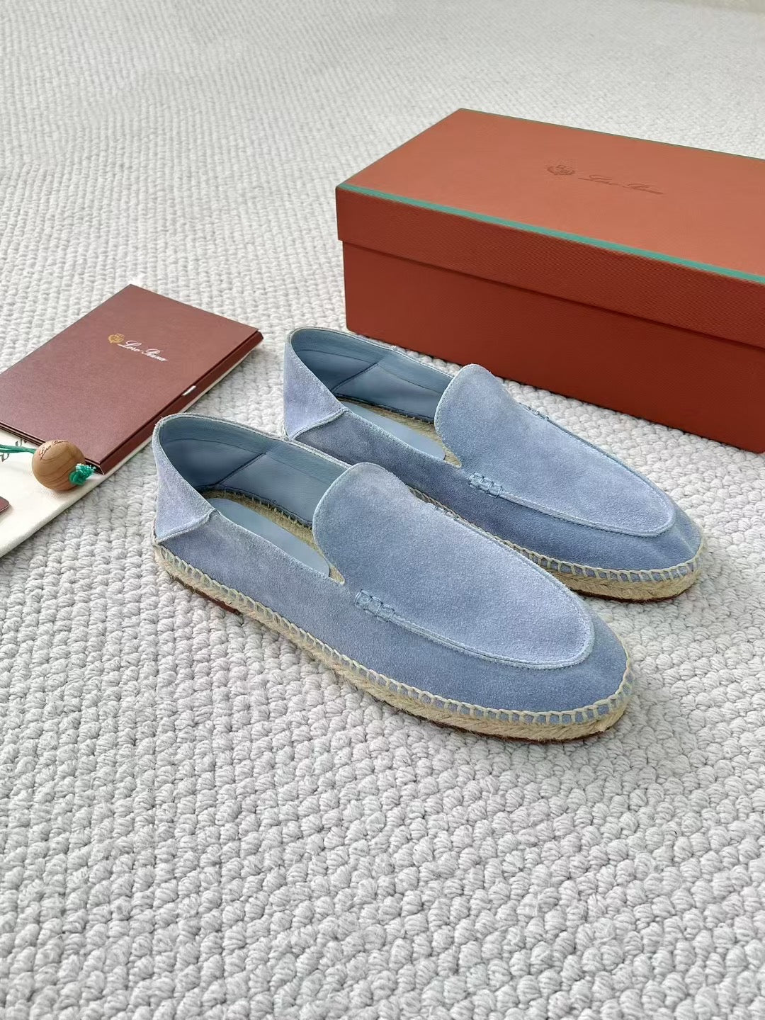 Loro Piana Mokassins aus hellblauem Wildleder