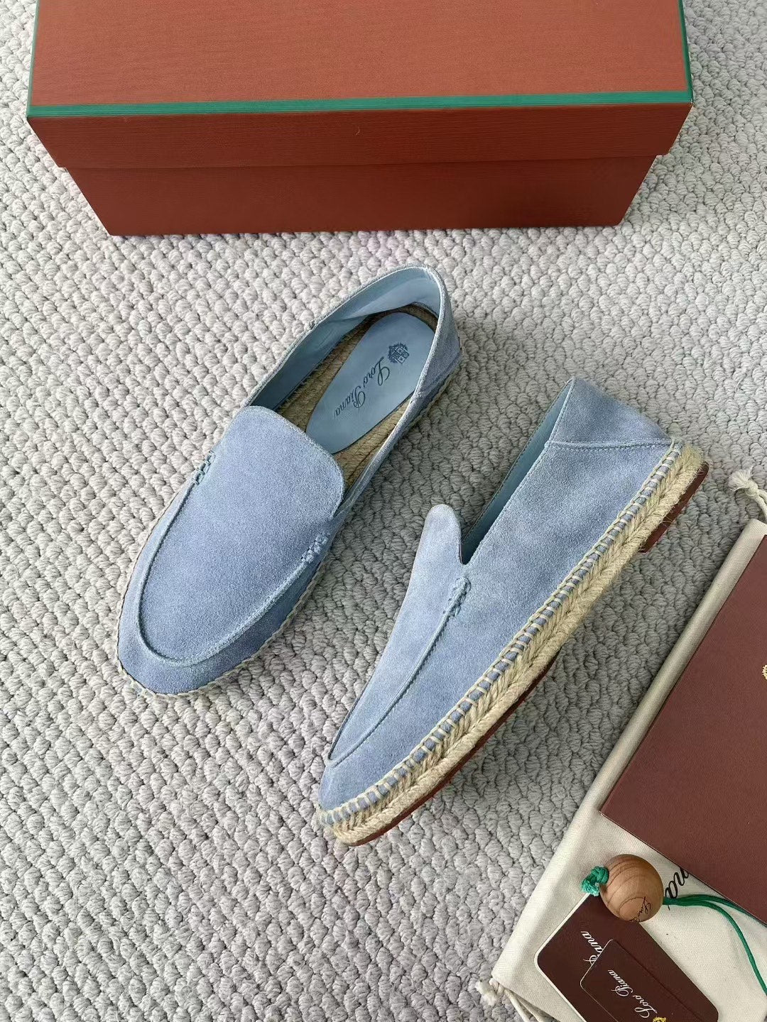 Loro Piana Mokassins aus hellblauem Wildleder