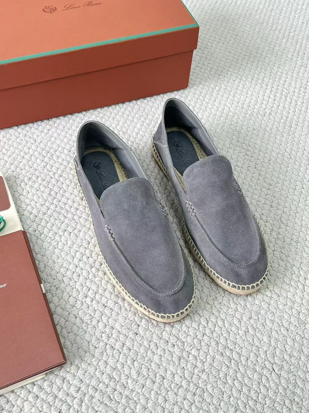 Loro Piana Herren-Espadrilles aus Wildleder in Grau