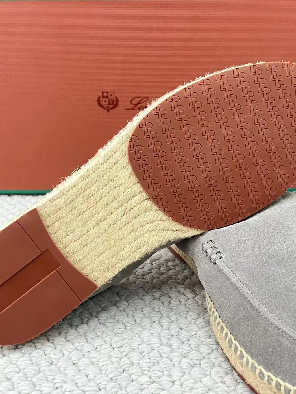 Loro Piana Loafer aus grauem Wildleder mit geflochtener Espadrille-Sohle