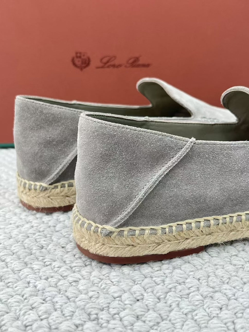 Loro Piana Loafer aus grauem Wildleder mit geflochtener Espadrille-Sohle