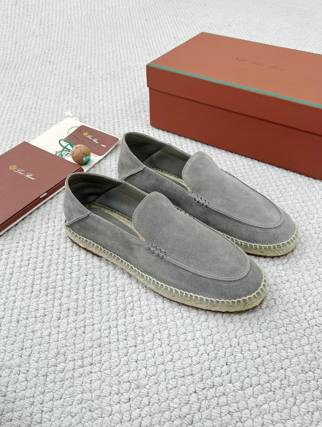 Loro Piana Loafer aus grauem Wildleder mit geflochtener Espadrille-Sohle