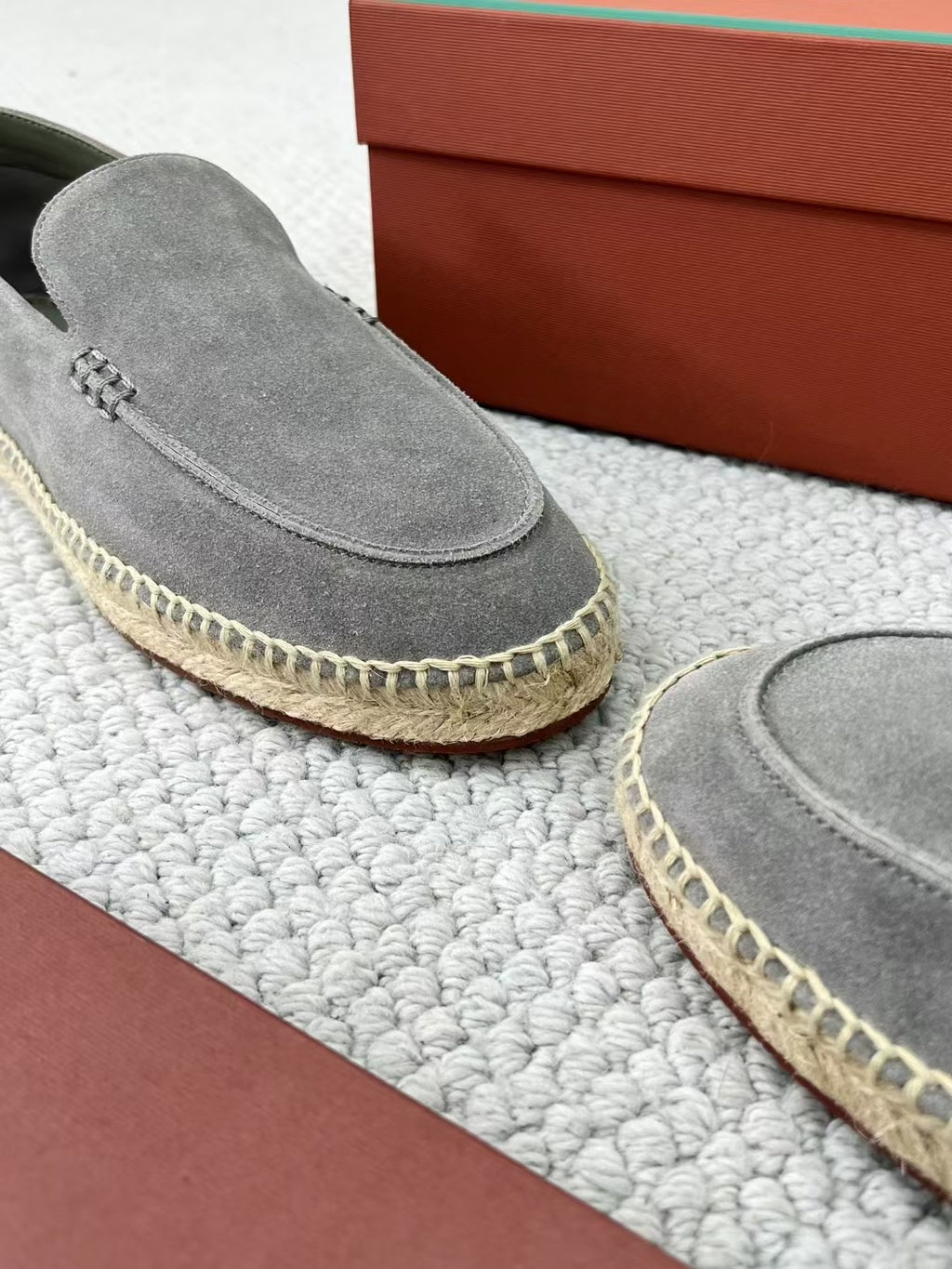 Loro Piana Loafer aus grauem Wildleder mit geflochtener Espadrille-Sohle