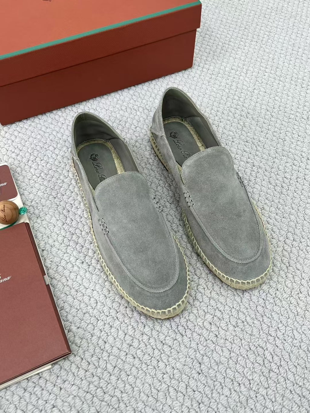 Loro Piana Loafer aus grauem Wildleder mit geflochtener Espadrille-Sohle
