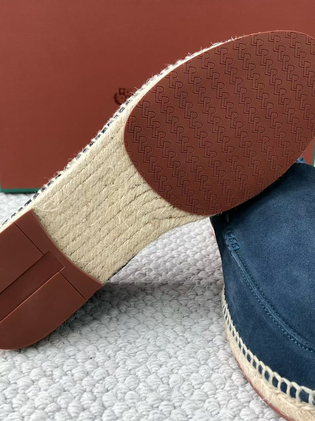 Loro Piana Herren-Espadrilles aus Wildleder in Braun und Dunkelblau