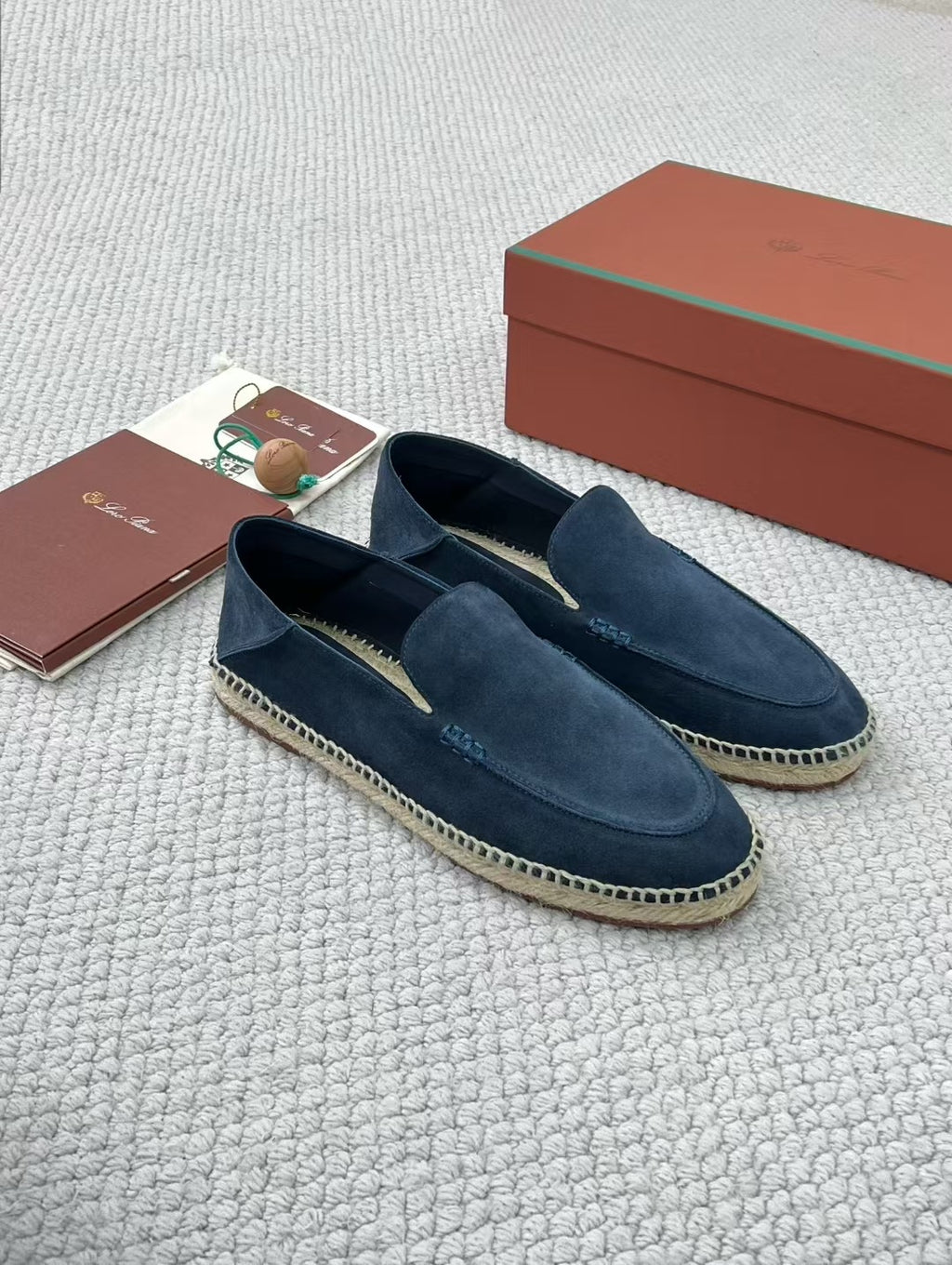 Loro Piana Herren-Espadrilles aus Wildleder in Braun und Dunkelblau