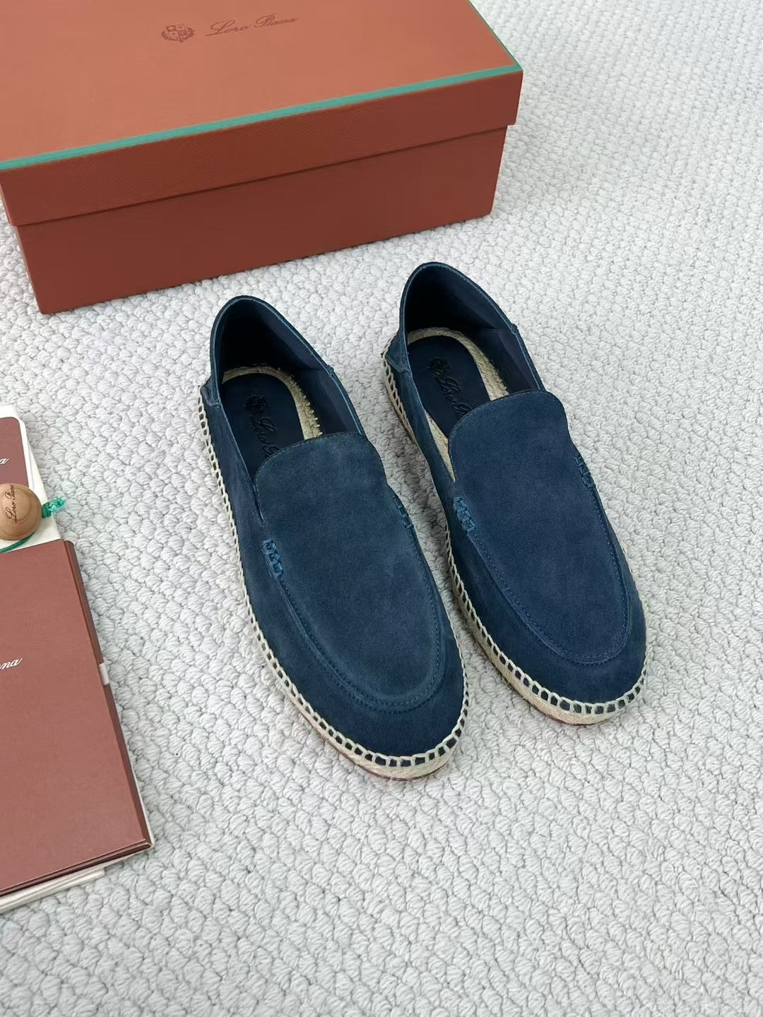 Loro Piana Herren-Espadrilles aus Wildleder in Braun und Dunkelblau