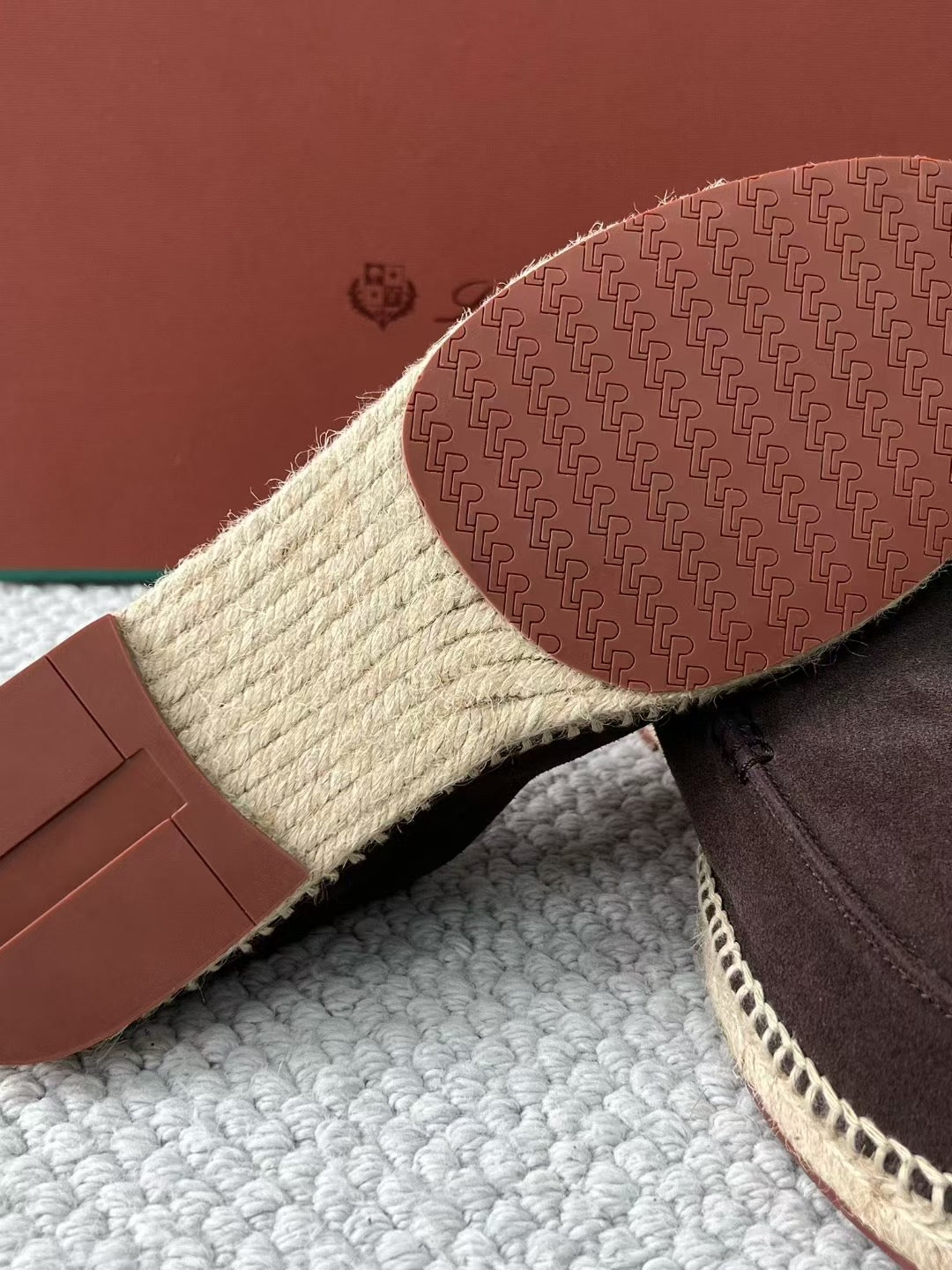 Loro Piana Herren-Espadrilles aus Wildleder in Braun und Dunkelblau