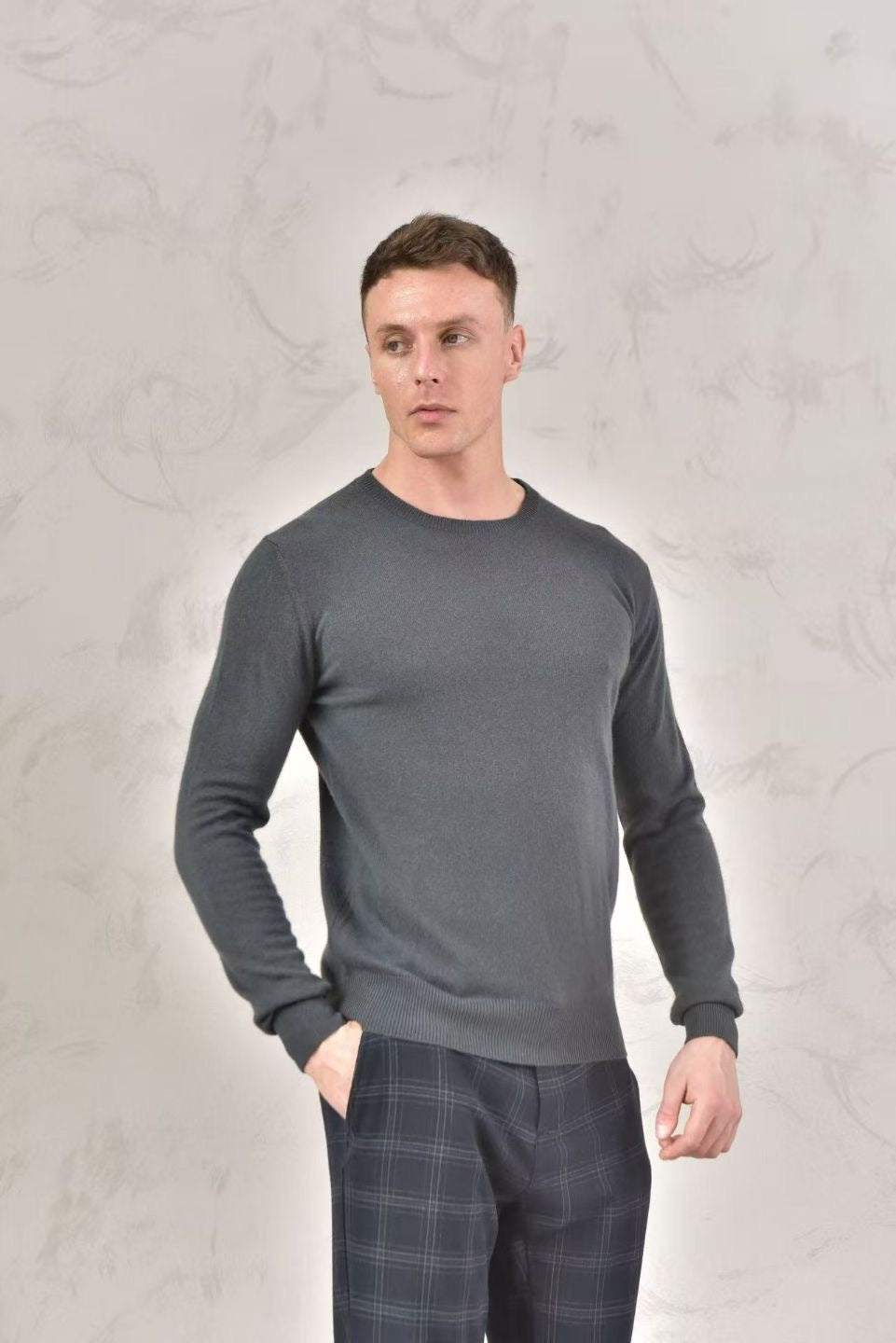 Loro Piana Herren Feinstrickpullover in Anthrazitgrau – Luxuriöser Rundhals-Pullover