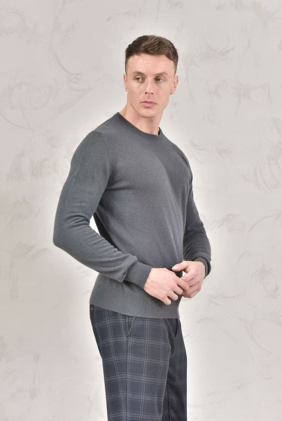 Loro Piana Herren Feinstrickpullover in Anthrazitgrau – Luxuriöser Rundhals-Pullover