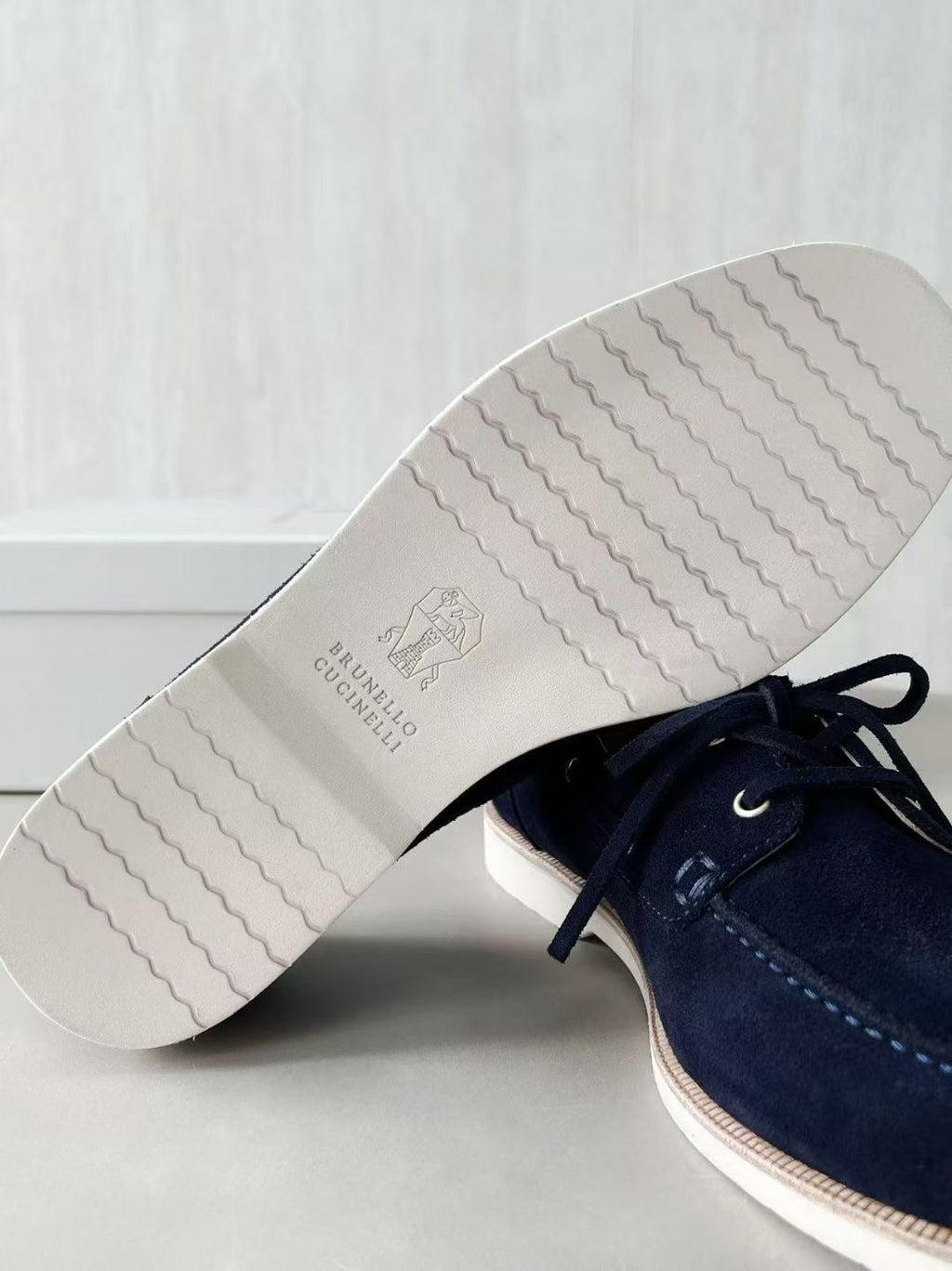 Brunello Cucinelli Herren Wildleder-Loafer in Dunkelblau – Luxuriöse Mokassins