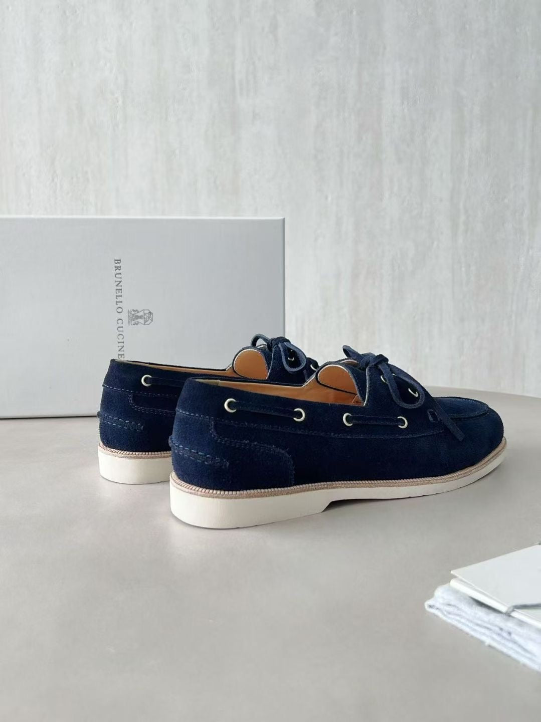 Brunello Cucinelli Herren Wildleder-Loafer in Dunkelblau – Luxuriöse Mokassins