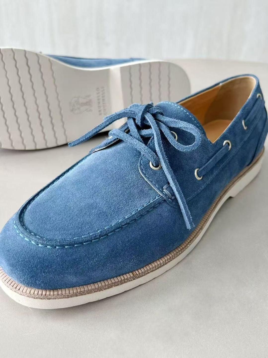 Brunello Cucinelli Bootsschuhe in Blau – Luxuriöse Veloursleder-Mokassins für Herren