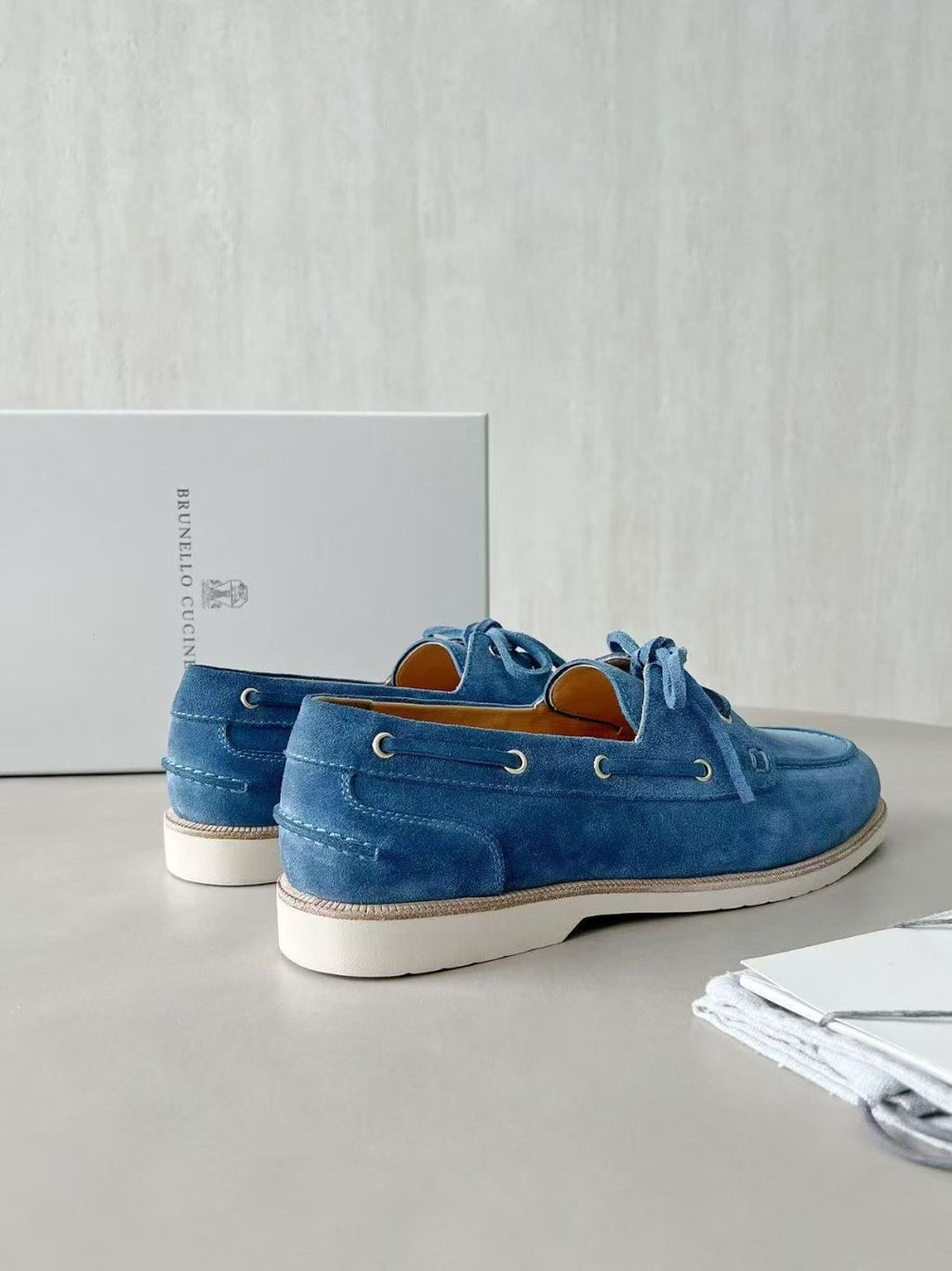 Brunello Cucinelli Bootsschuhe in Blau – Luxuriöse Veloursleder-Mokassins für Herren