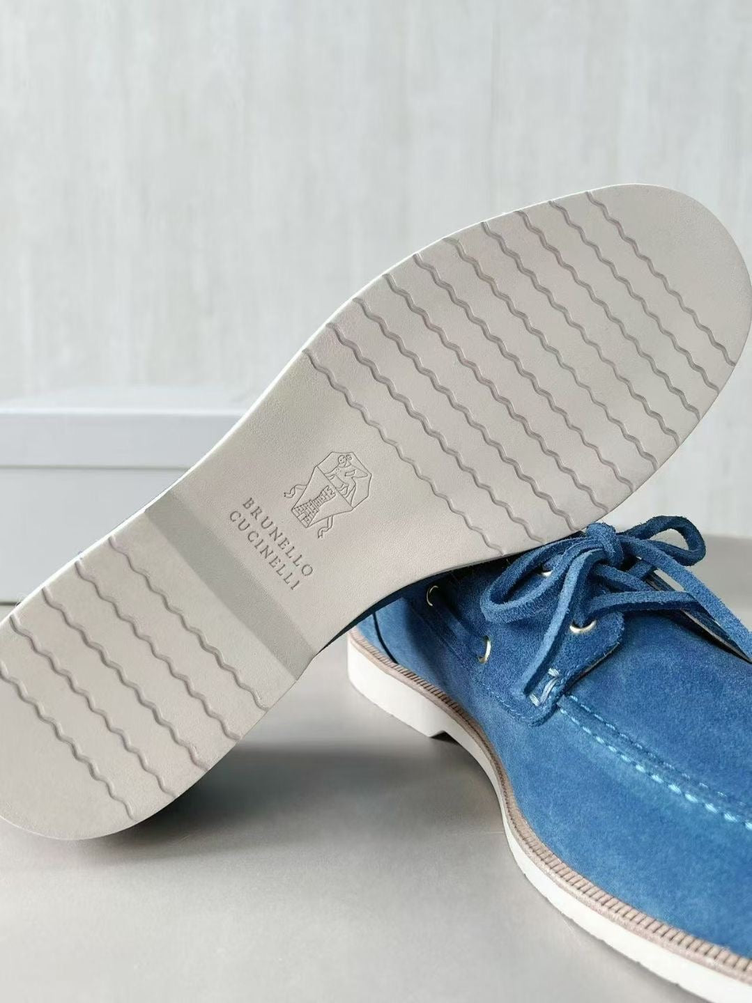 Brunello Cucinelli Bootsschuhe in Blau – Luxuriöse Veloursleder-Mokassins für Herren