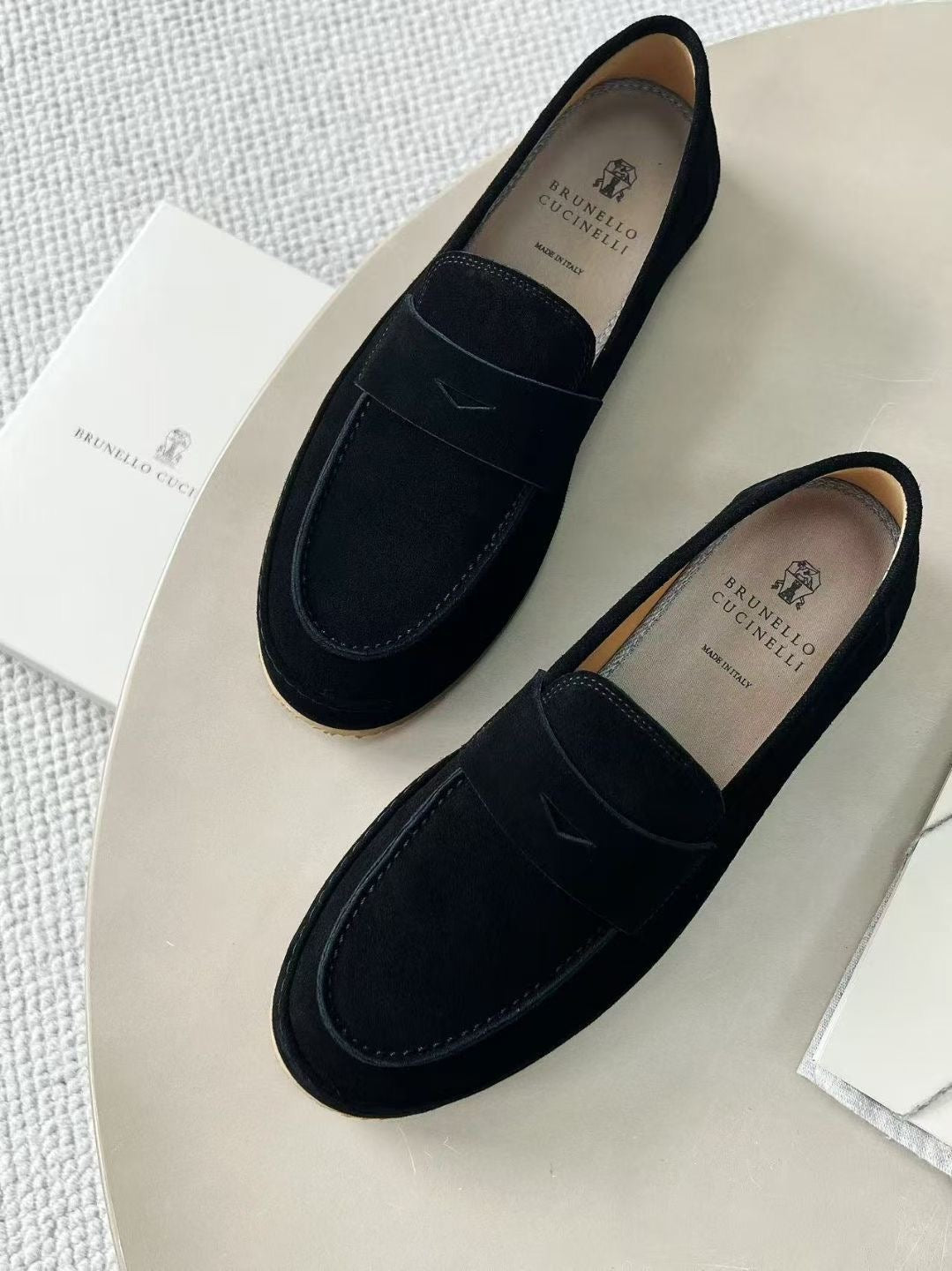 Brunello Cucinelli Loafer in Schwarz – Luxuriöse Veloursleder-Herrenloafer