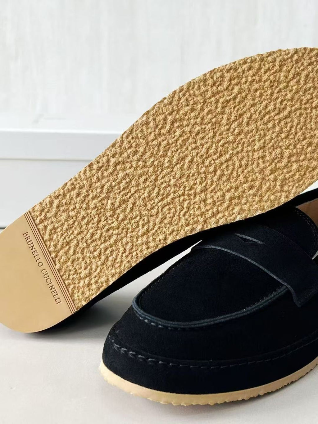 Brunello Cucinelli Loafer in Schwarz – Luxuriöse Veloursleder-Herrenloafer