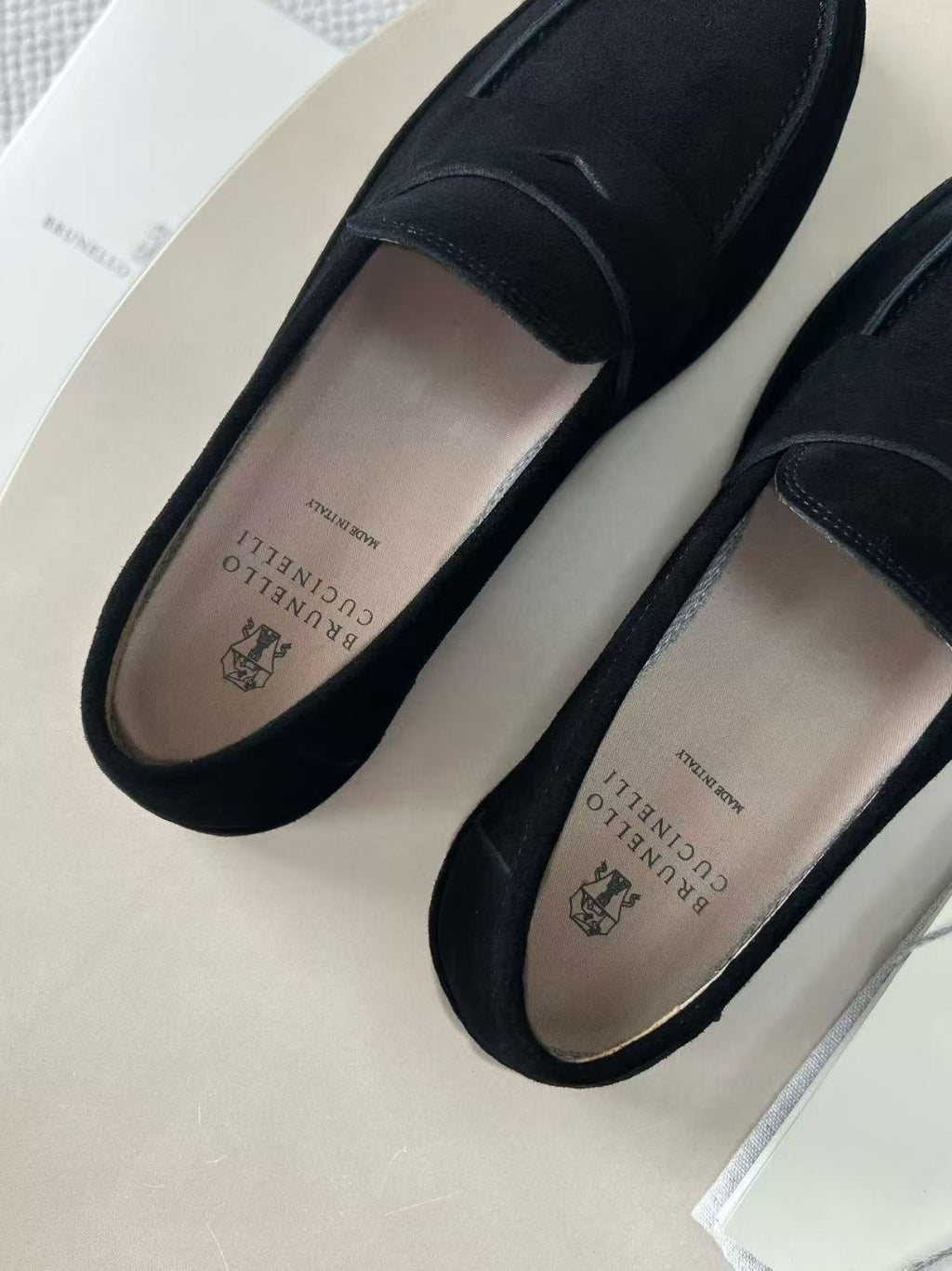 Brunello Cucinelli Loafer in Schwarz – Luxuriöse Veloursleder-Herrenloafer