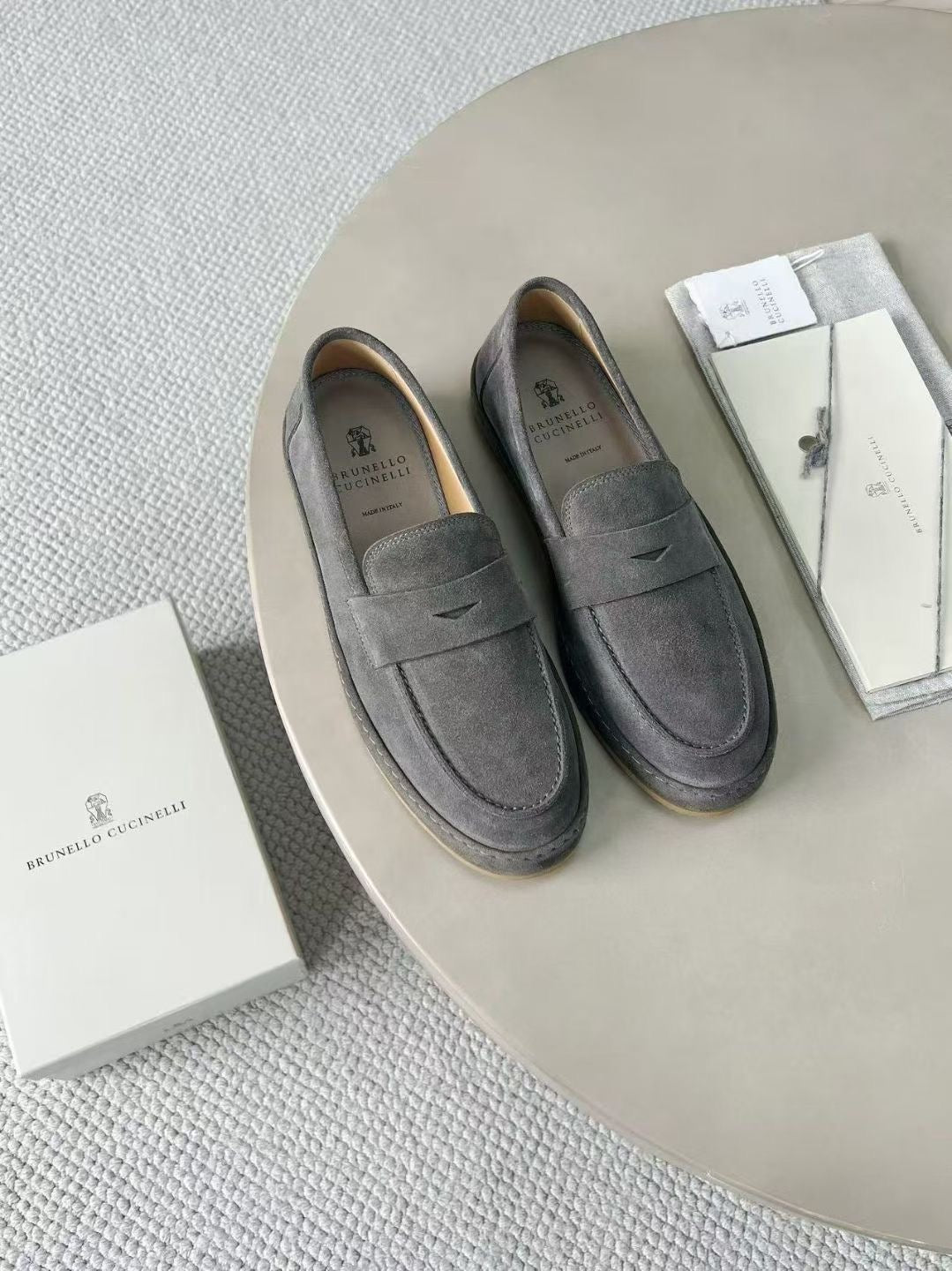 Brunello Cucinelli Loafer in Grau – Luxuriöse Herren-Loafer aus Veloursleder