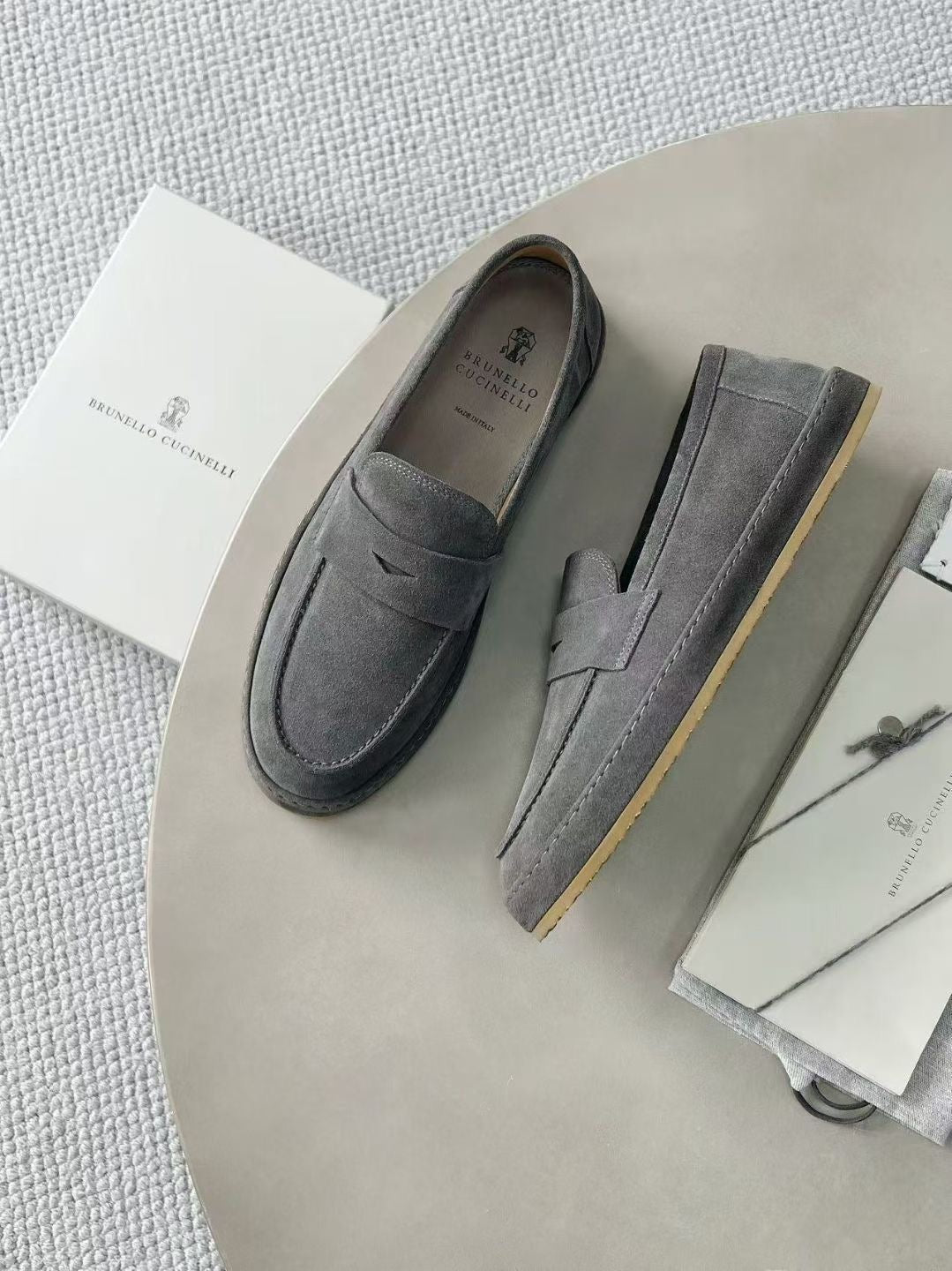Brunello Cucinelli Loafer in Grau – Luxuriöse Herren-Loafer aus Veloursleder