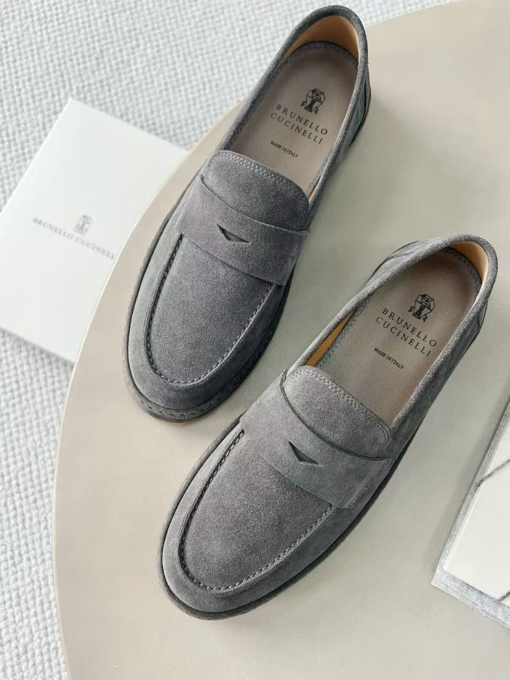 Brunello Cucinelli Loafer in Grau – Luxuriöse Herren-Loafer aus Veloursleder
