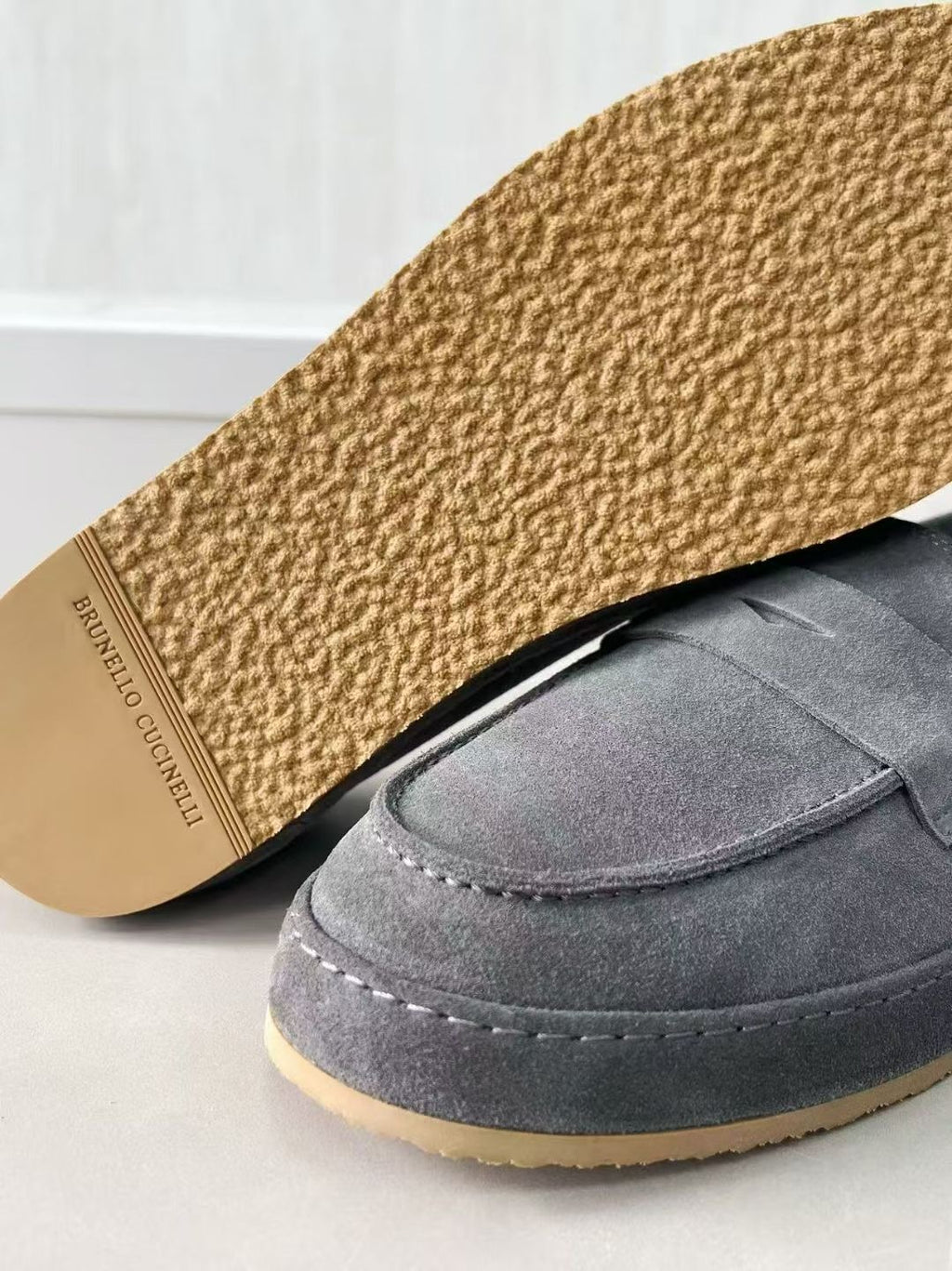 Brunello Cucinelli Loafer in Grau – Luxuriöse Herren-Loafer aus Veloursleder