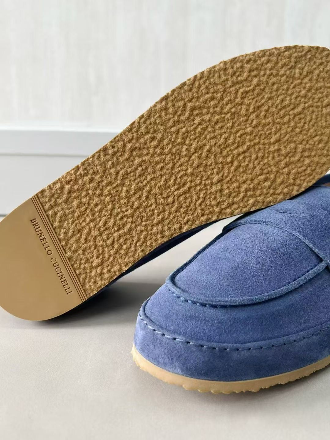 Brunello Cucinelli Loafer in Blau – Luxuriöse Veloursleder-Slipper für Herren