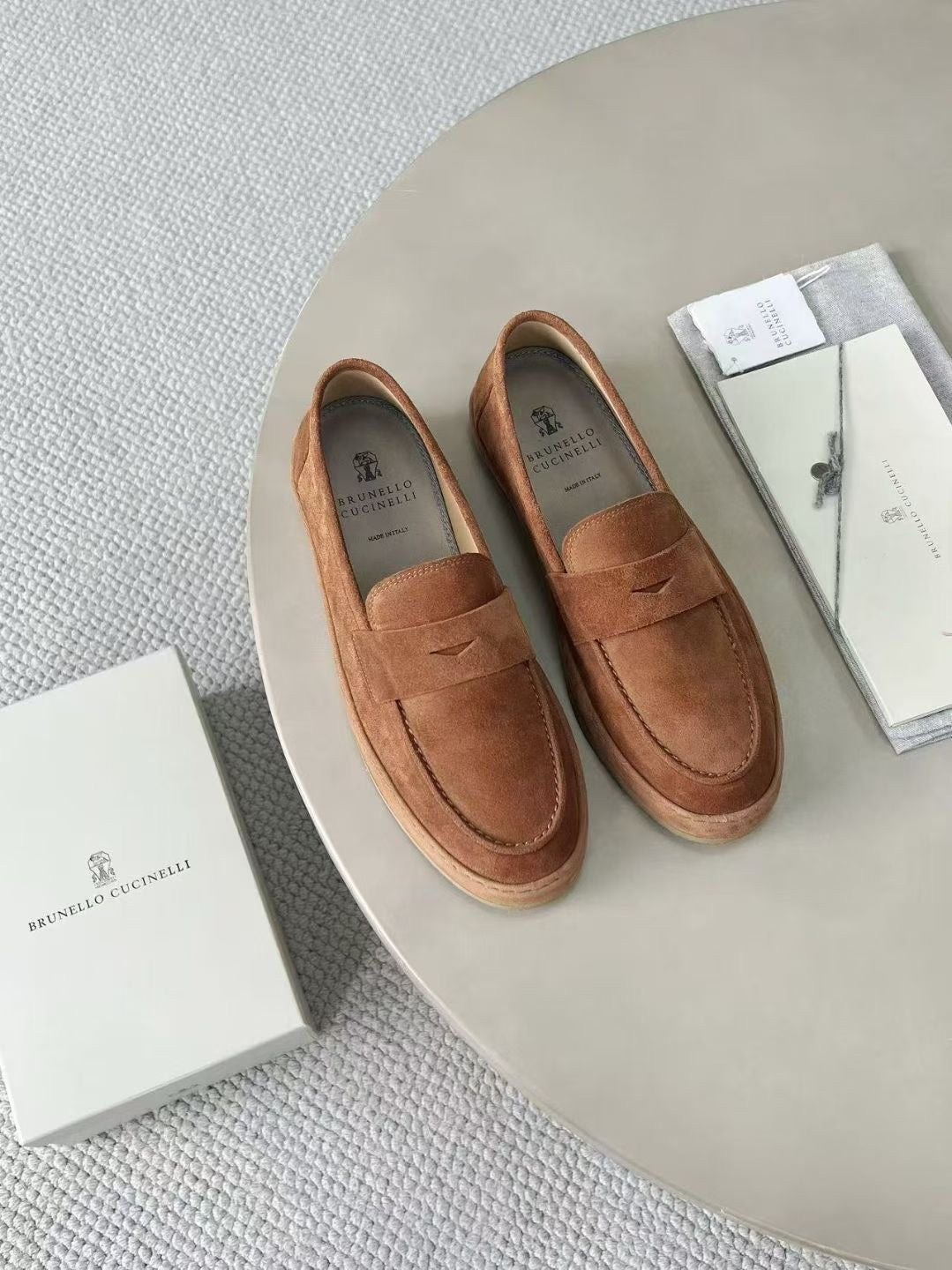 Brunello Cucinelli Loafer in Camel – Luxuriöse Veloursleder-Slipper für Herren