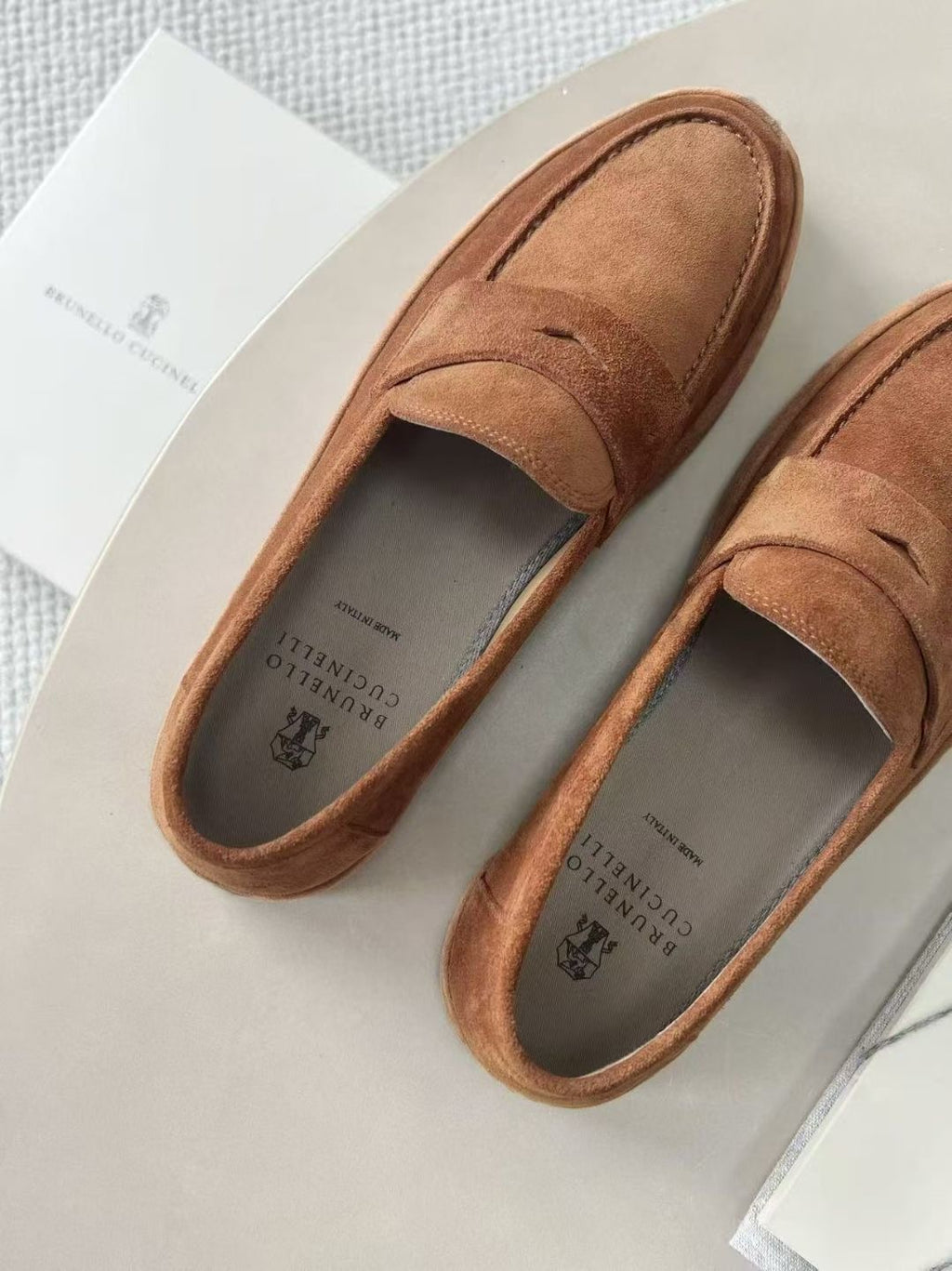 Brunello Cucinelli Loafer in Camel – Luxuriöse Veloursleder-Slipper für Herren