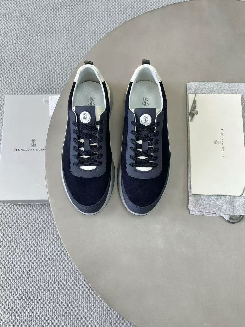 Brunello Cucinelli Sneaker in Dunkelnavy – Luxus-Herren-Sneaker aus Leder & Velours